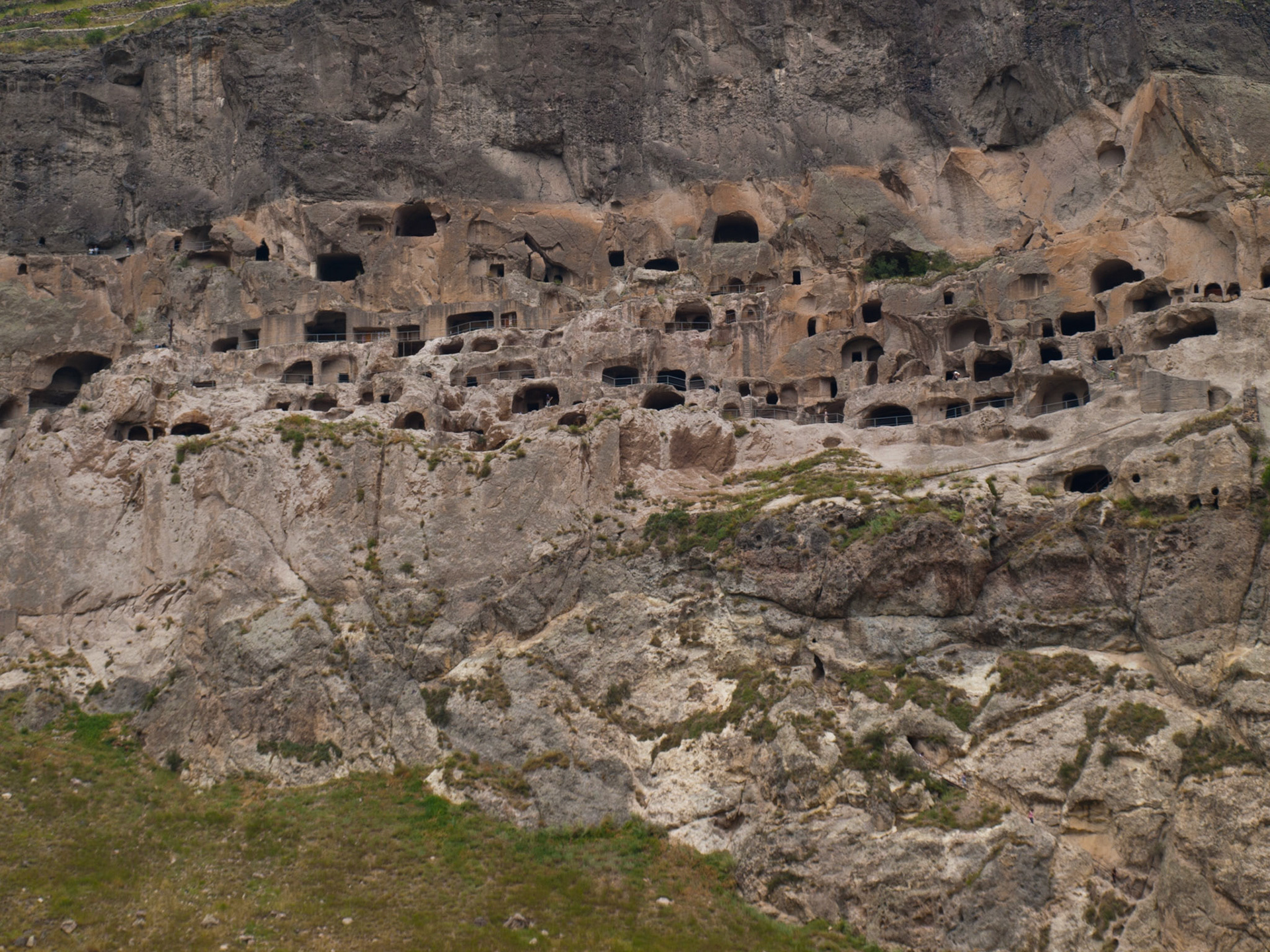 Vardzia cave city
