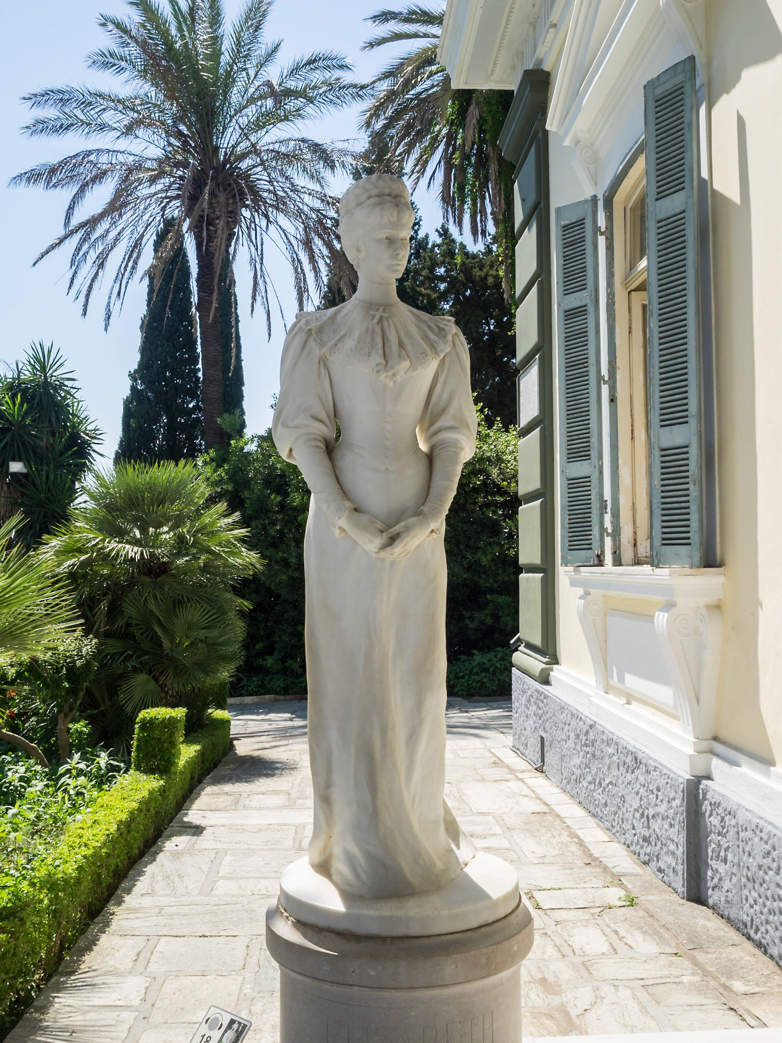 Princess Sissi statue at the entrance to Achillion Palace