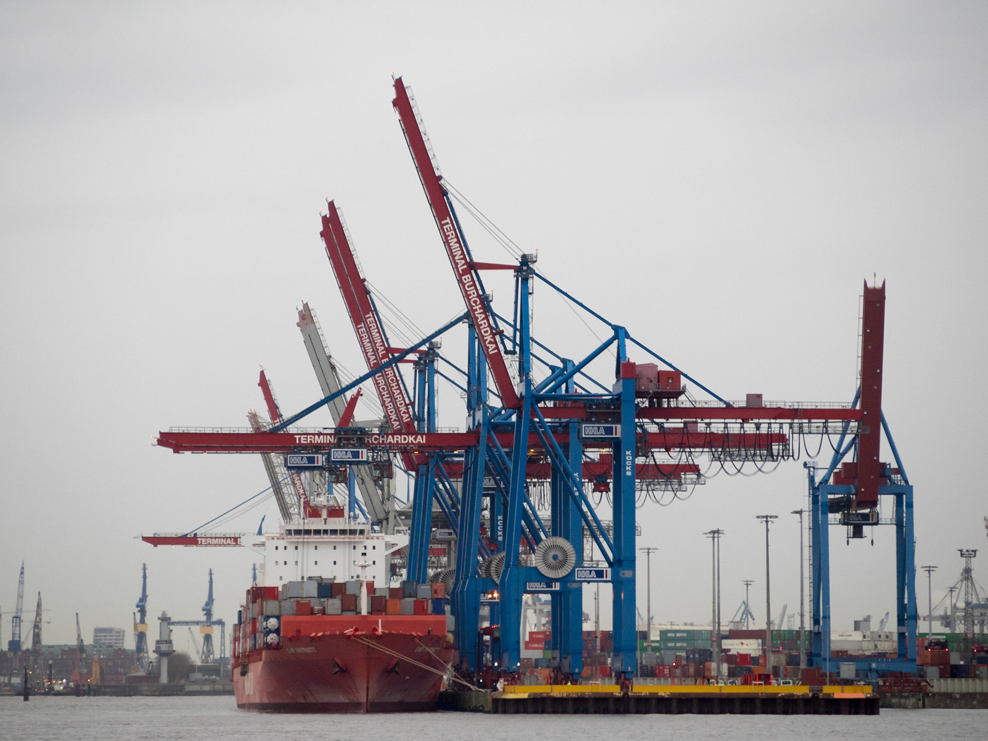Cranes freighter in Elbe river Hamburg port
