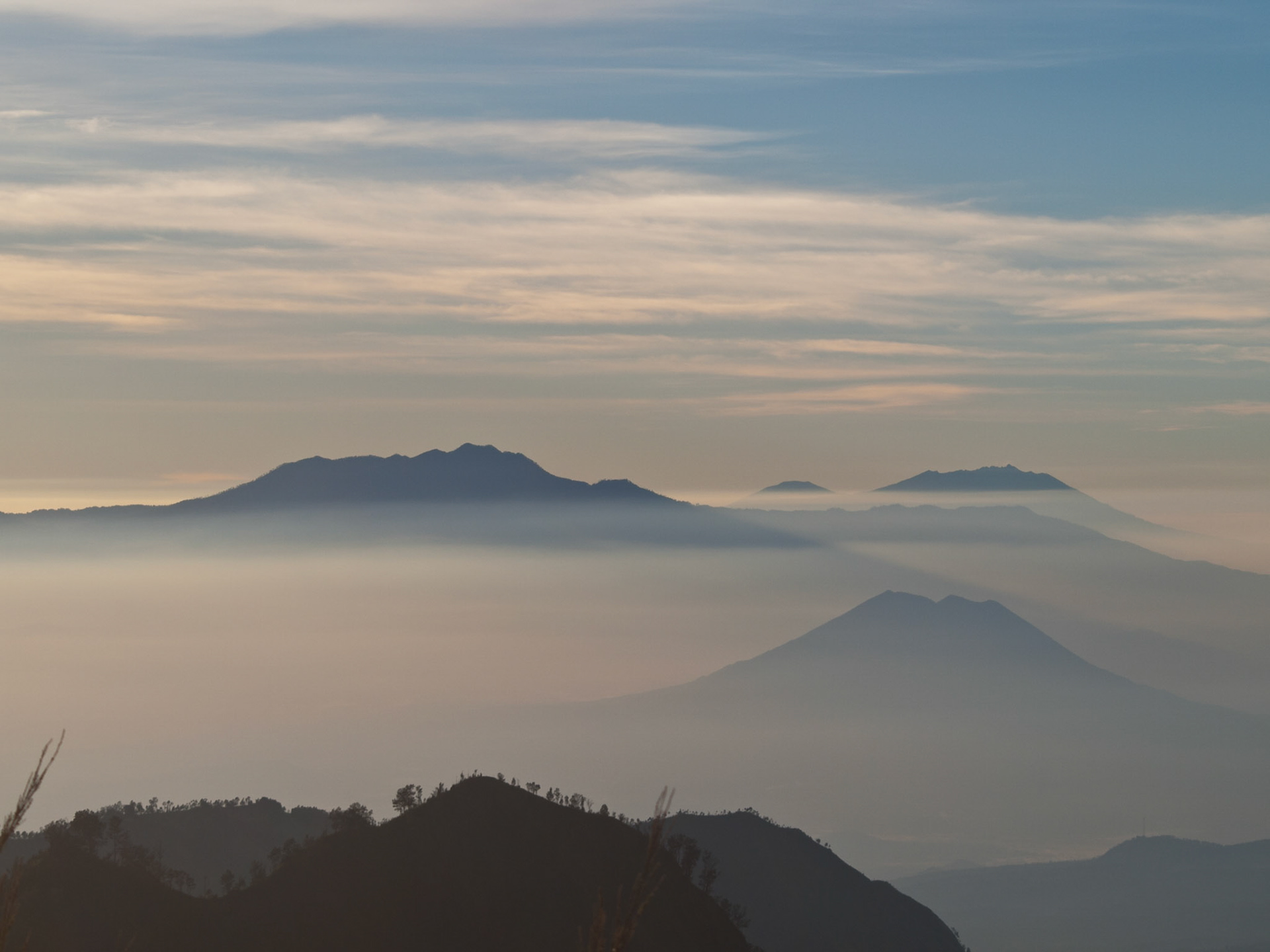 Mist pver the mountains in the morning light