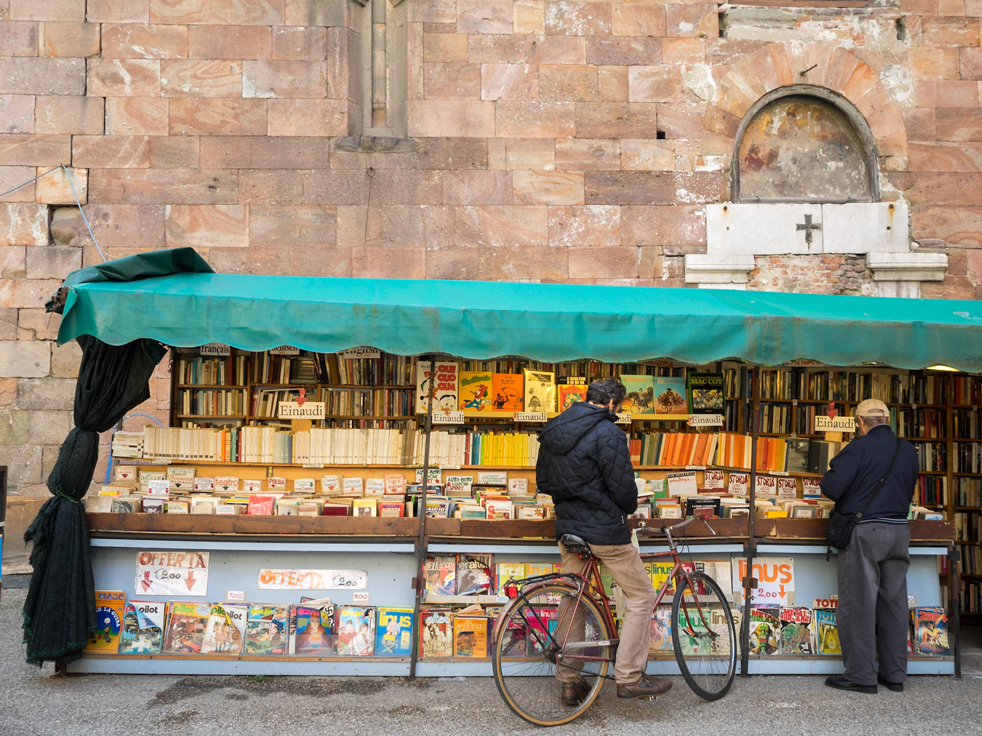 Book seller in Lucca street