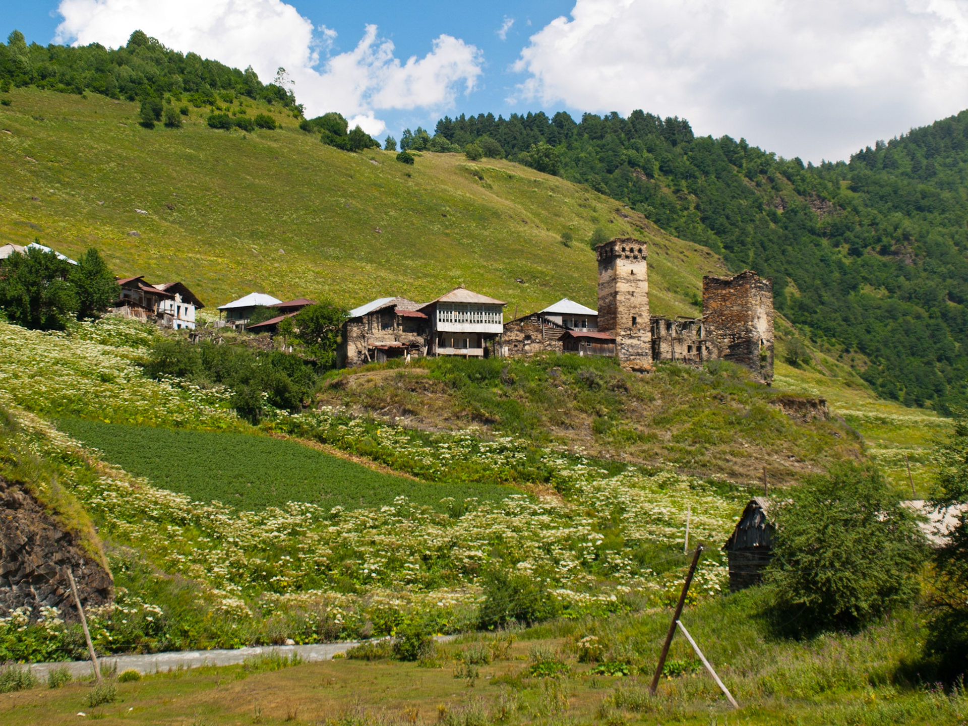 Ushguli landscape with Koshkebi towers and houses