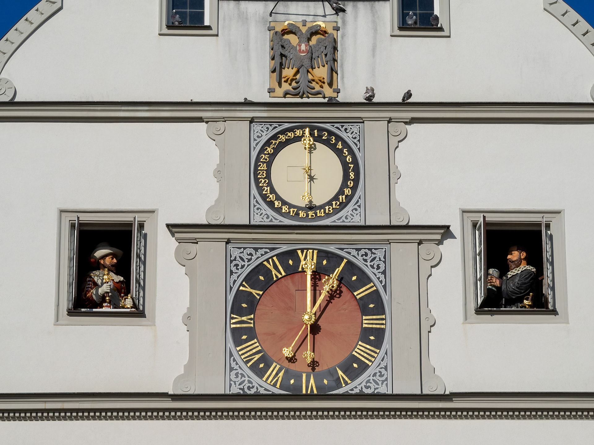 Rothenburg ob der Tauber Ratstrinkstube clock with the Burgomaster figures at the window drinking beer