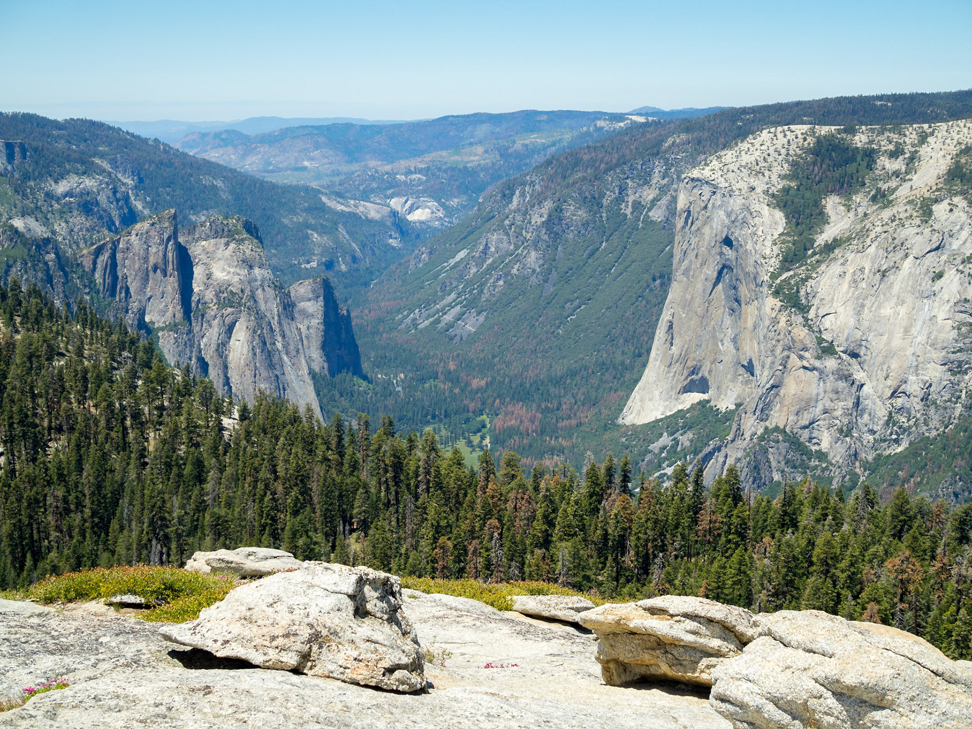 Yosemite Valley and El Capitan seen from Sentinel Dome