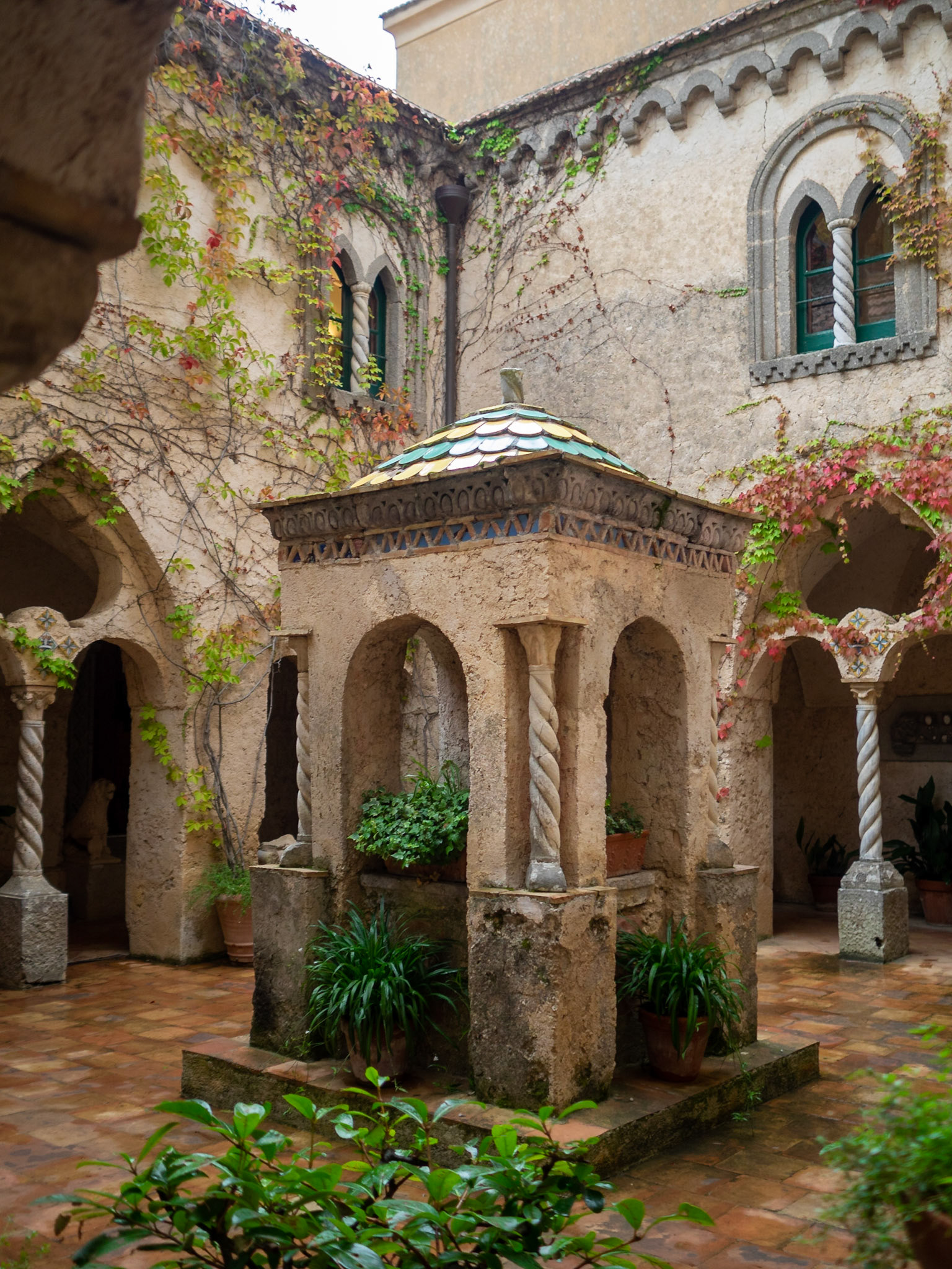 Villa Cimbrone cloister and well