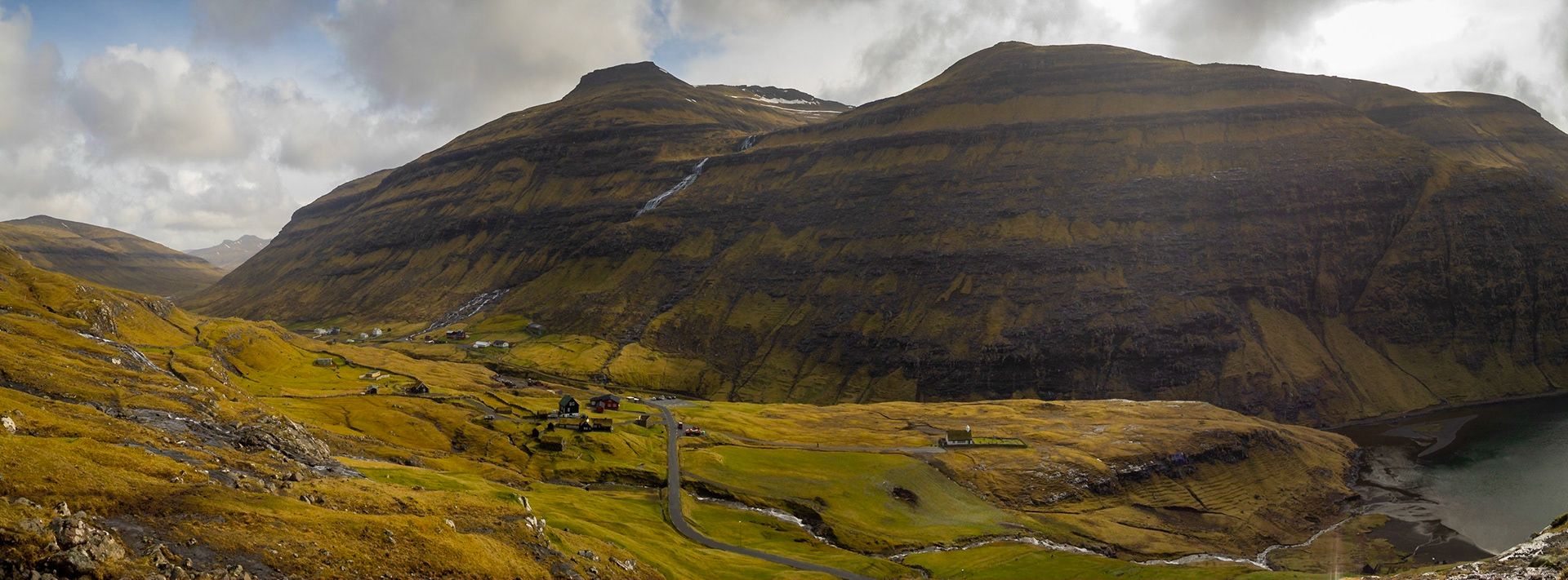 Saksun seen from the hiking path on the mountain