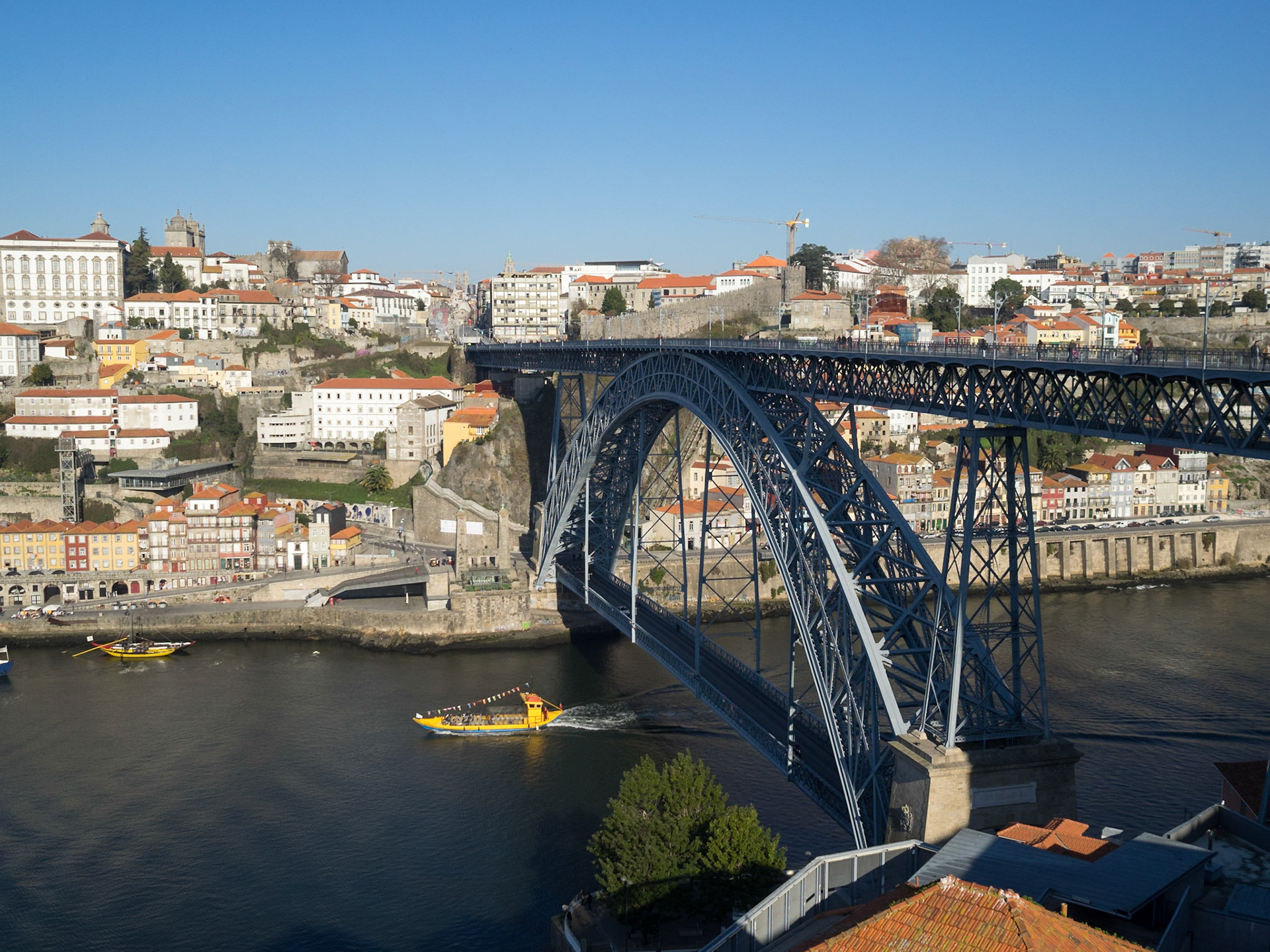 Dom Luis Bridge spawning between Vila Nova de Gaia and Oporto over Douro river