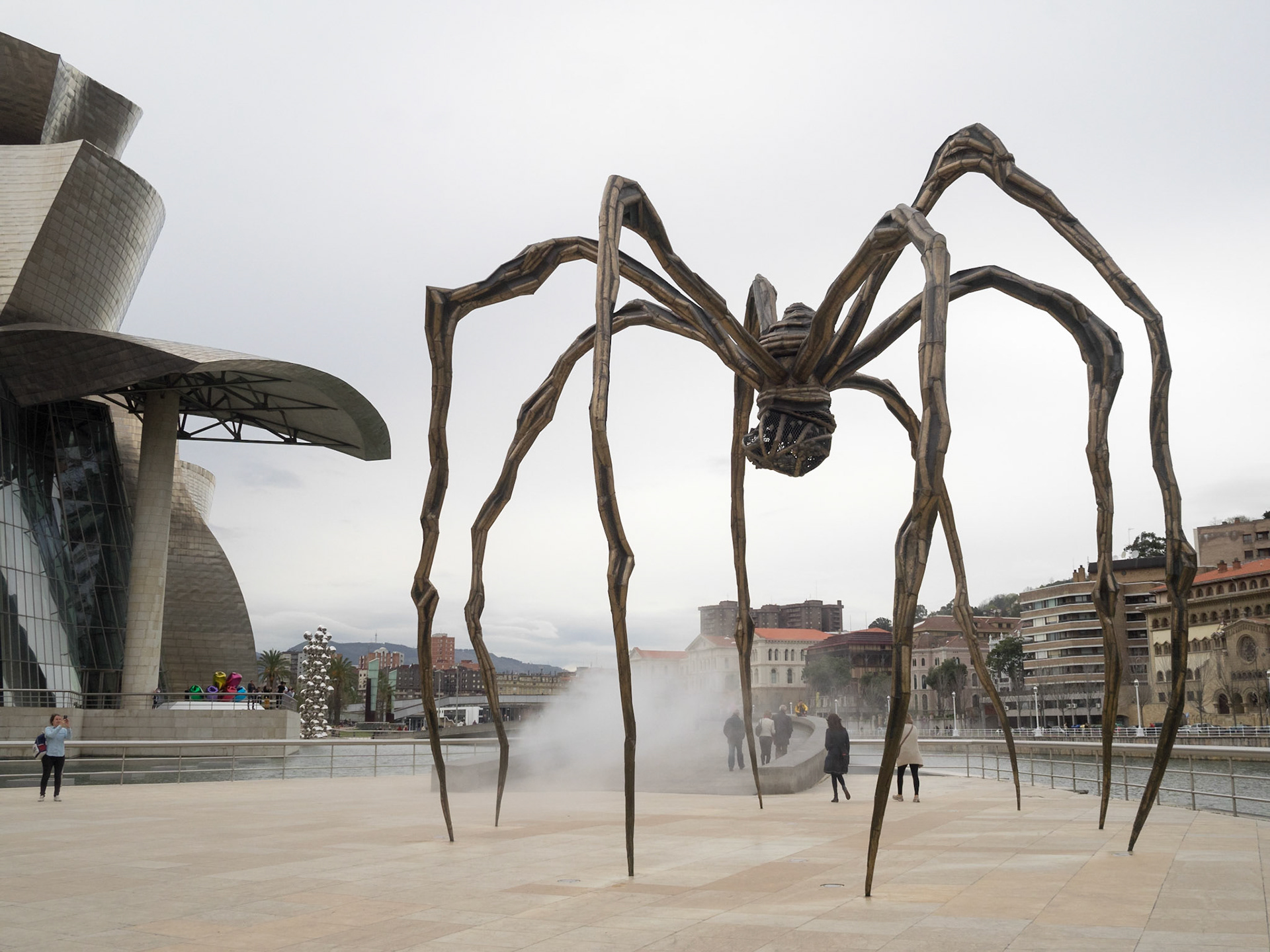 Louise Bourgeois Maman sculpture outside Bilbao Guggenheim museum