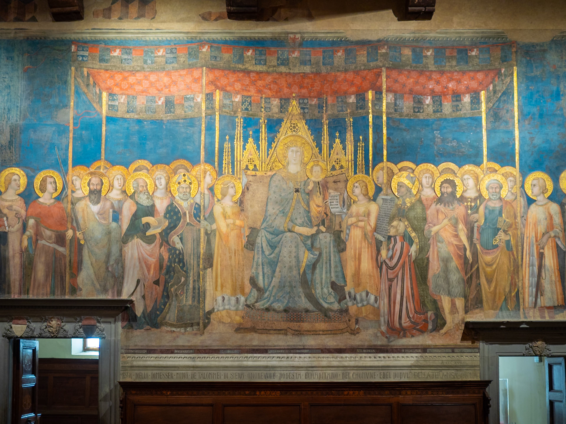 Maestà, fresco by Lippo Memmi, in the Sala del Consiglio (Sala Dante) of the Palazzo Comunale, San Gimignano