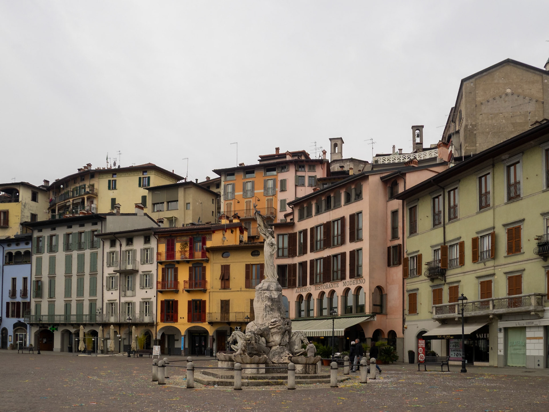 Liberty Monument in Piazza XIII Martiri, Lovere