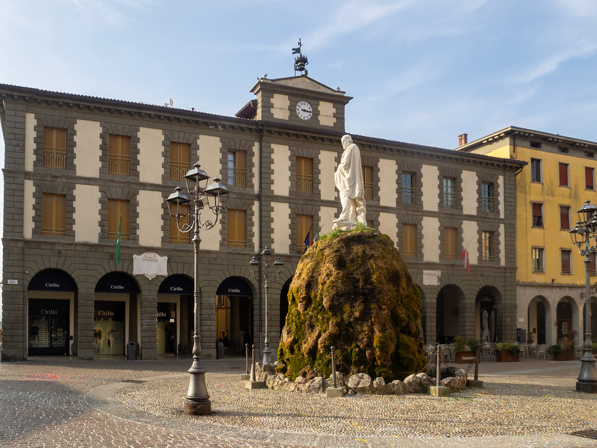 Iseo Piazza Garibaldi