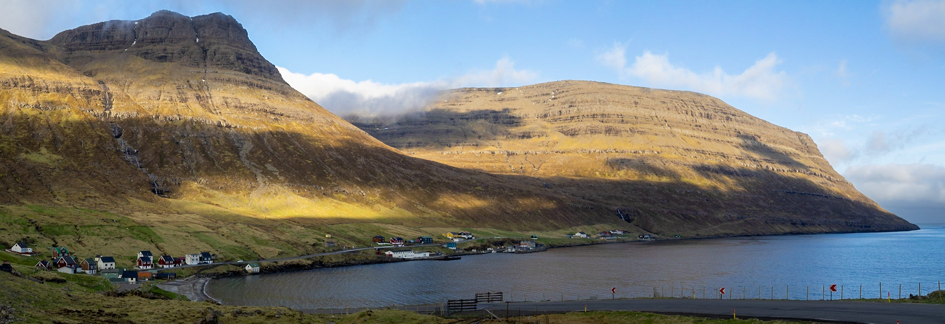 Árnafjarðar below Tólvmarkaknúkur mountain