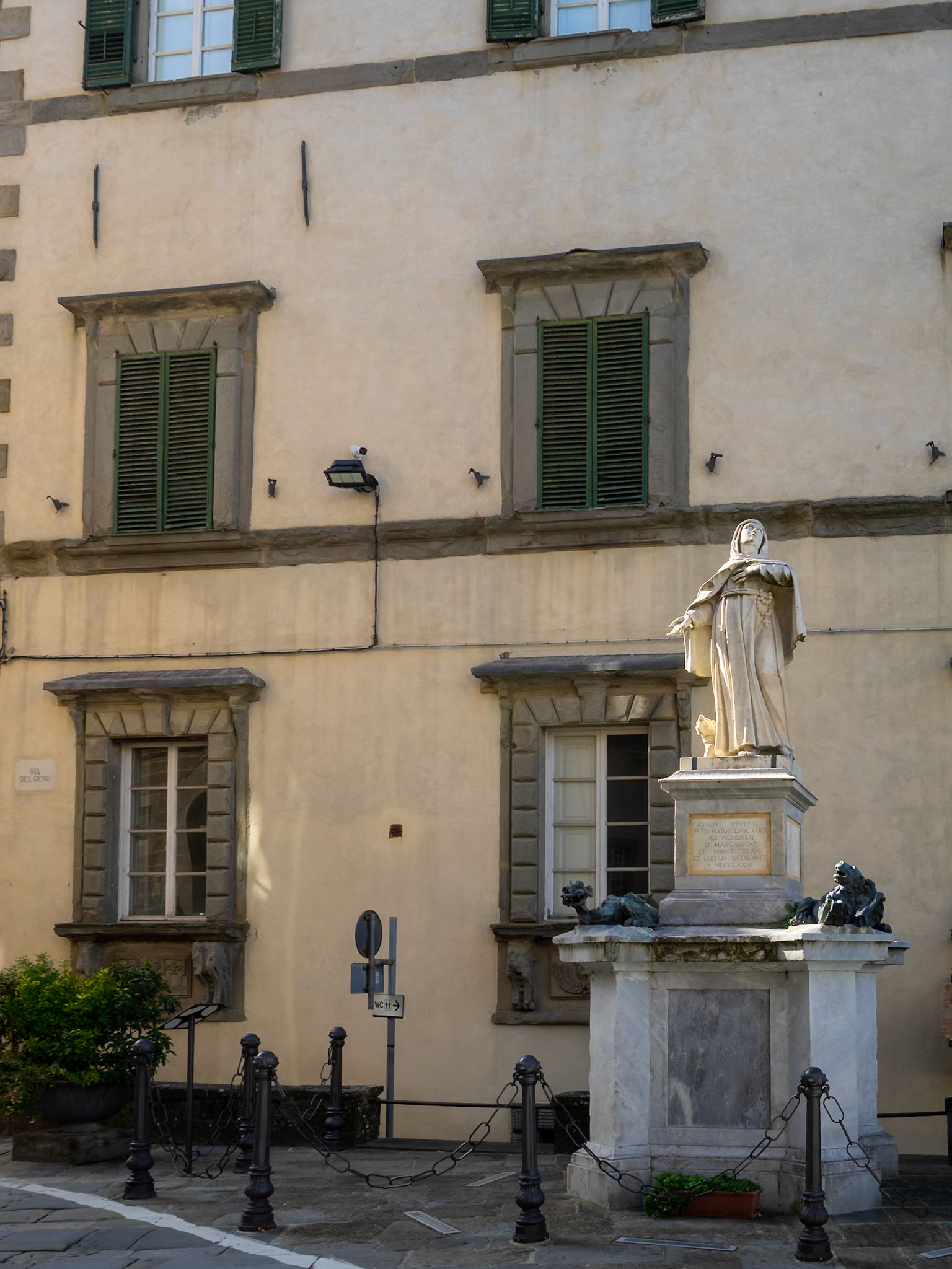 Santa Maria Assunta statue, Cortona
