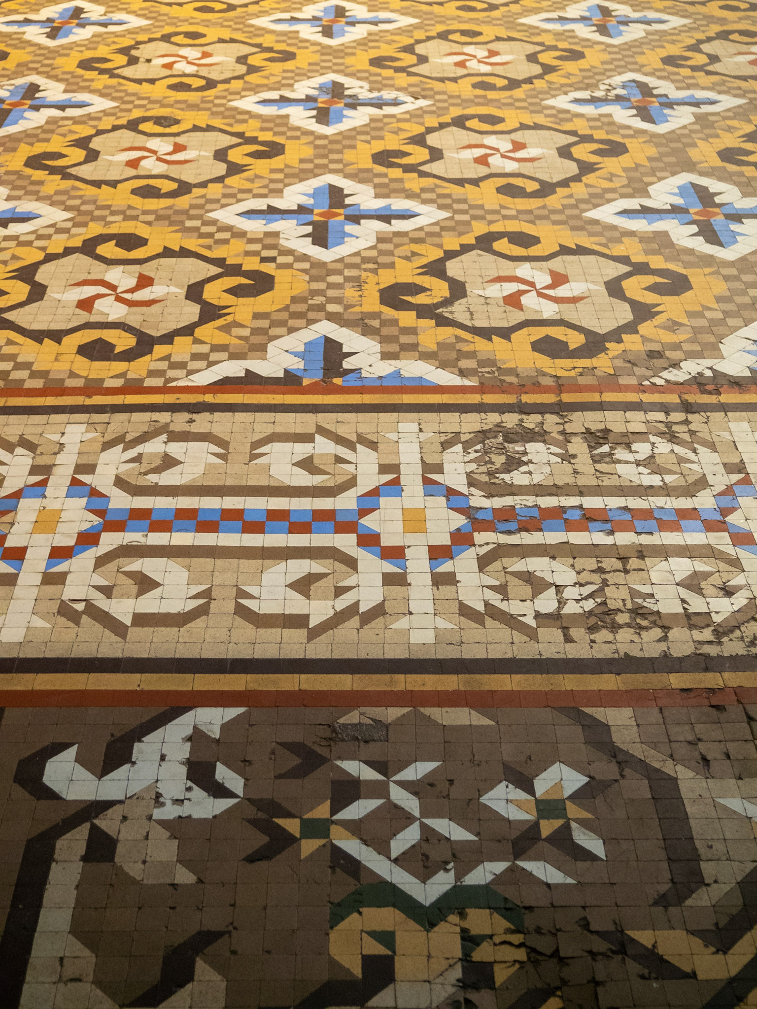 Geometric patterned floor in small tiles