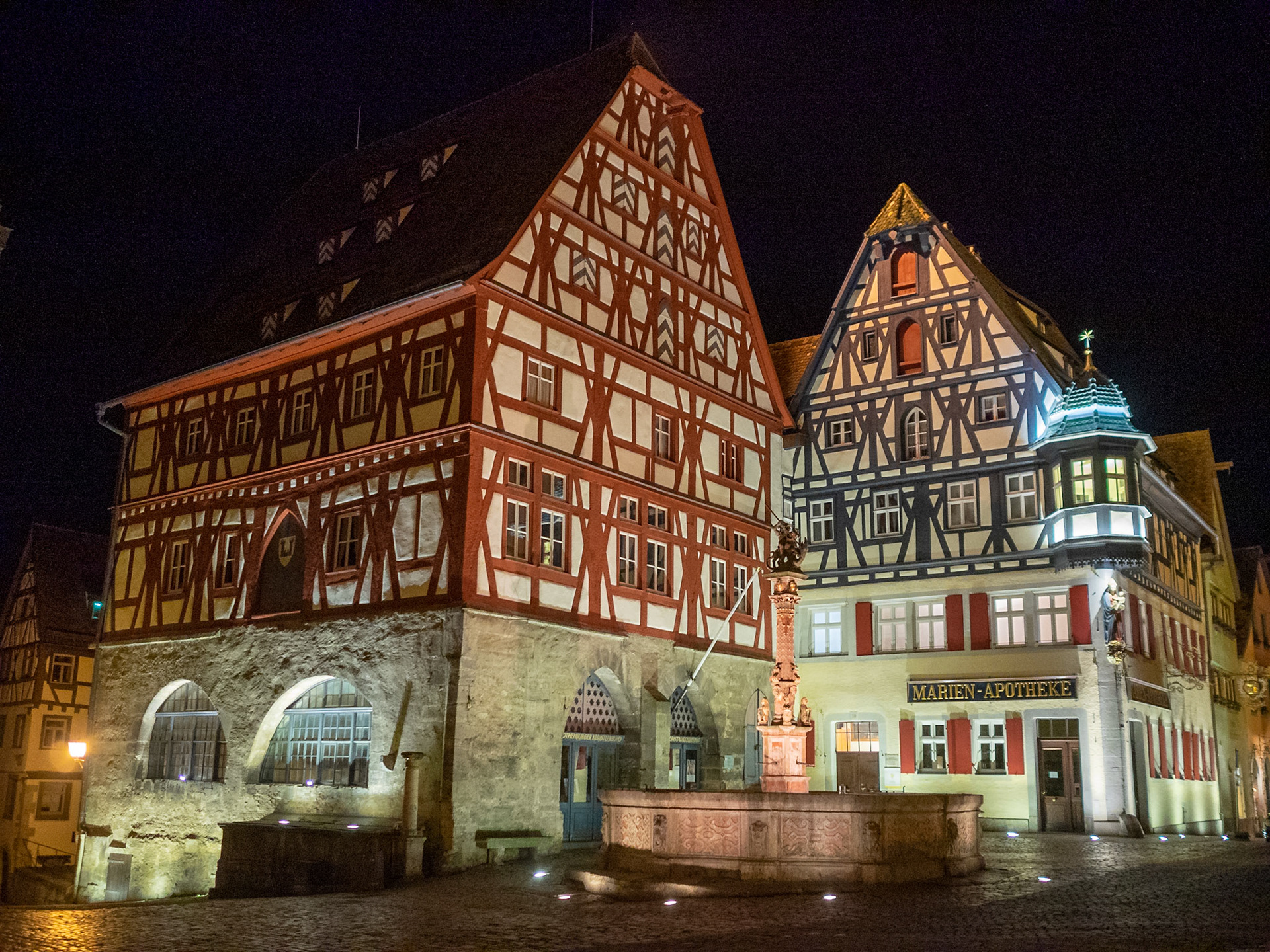 Night shot of typical Bavarian timber-framed houses in Rothenburg ob der Tauber Market square
