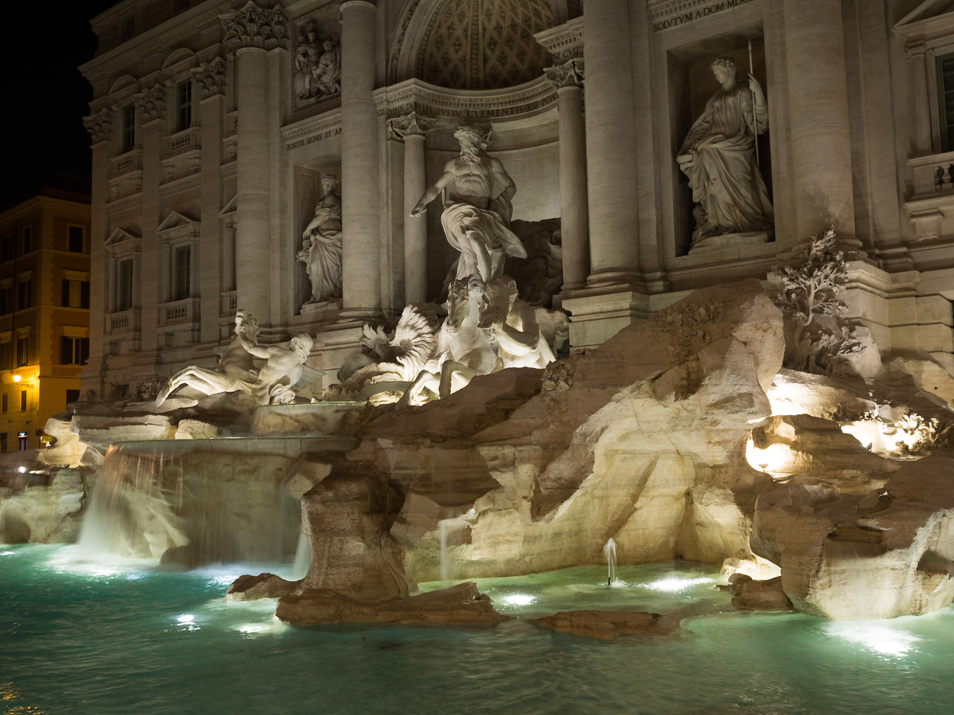 Fontana di Trevi at night