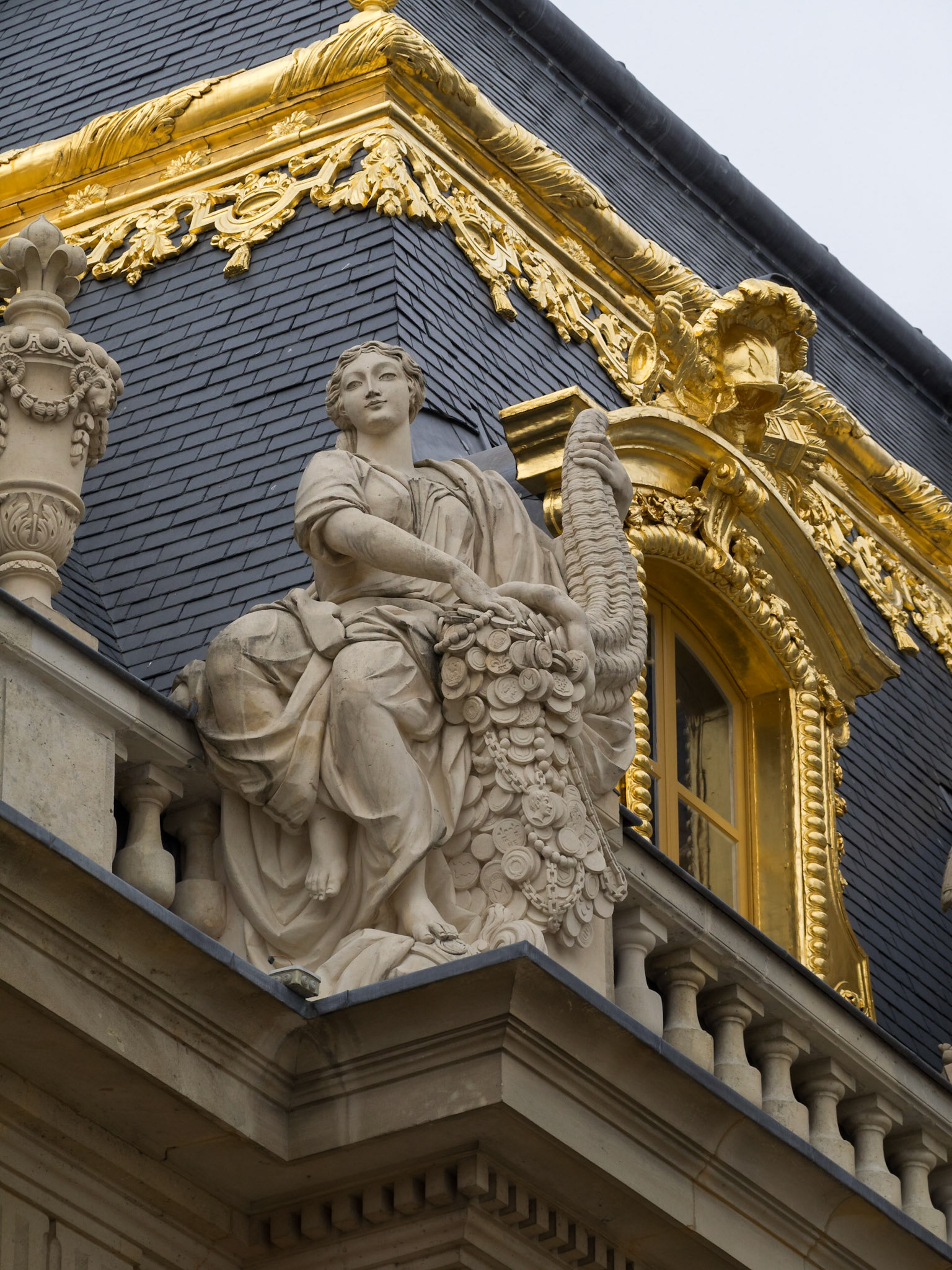 Statue and golden decorations of the Versailles palace roof