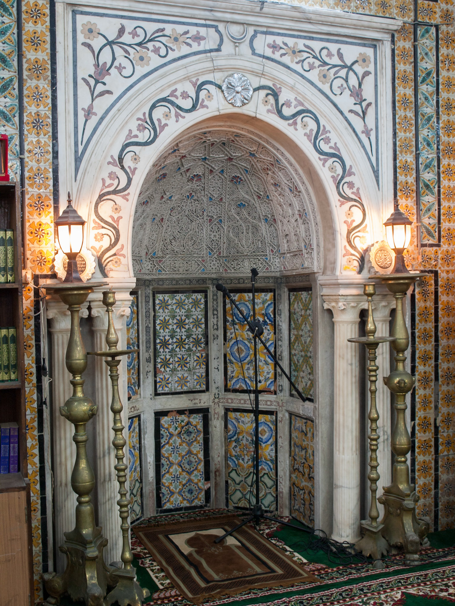 Gurgi Mosque interior