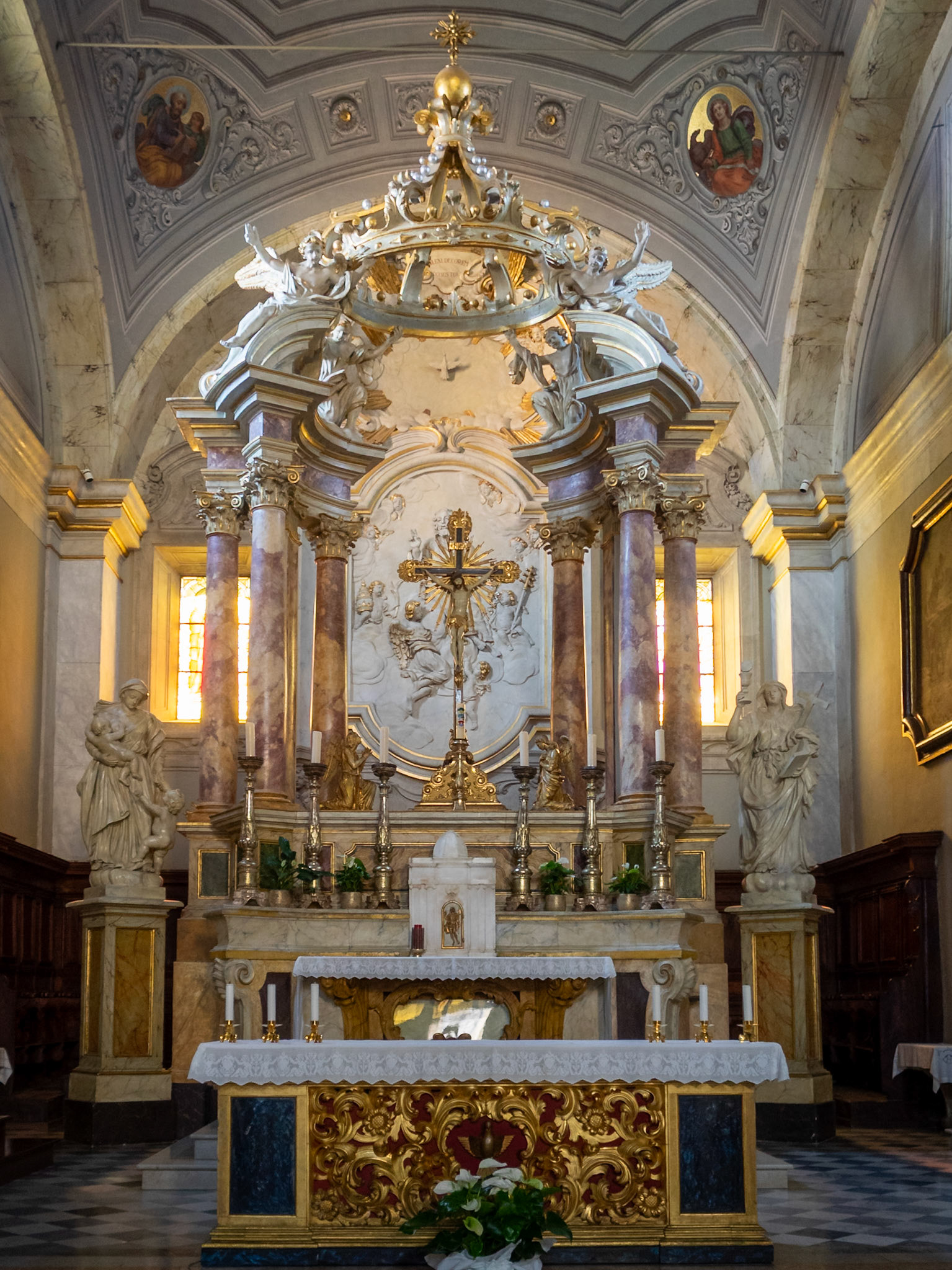 Baroque altar of Pitigliano Cathedral