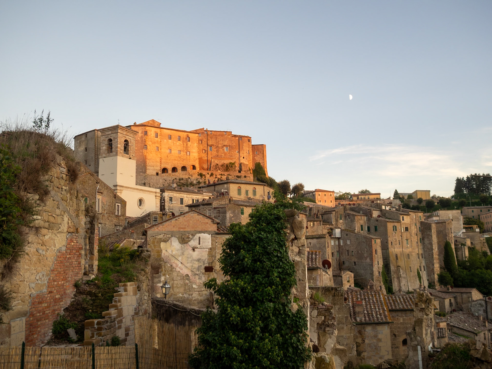 Sorano cityscape at dusk