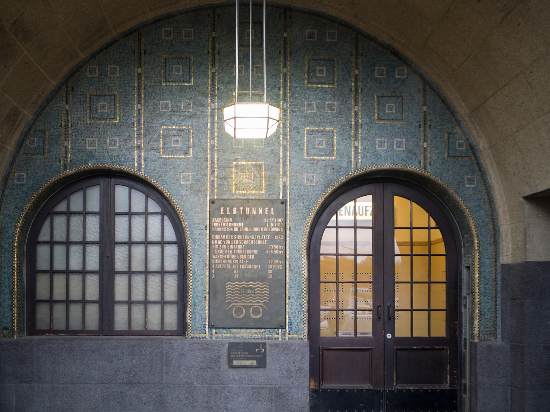 Elbe tunnel pedestrian entrance