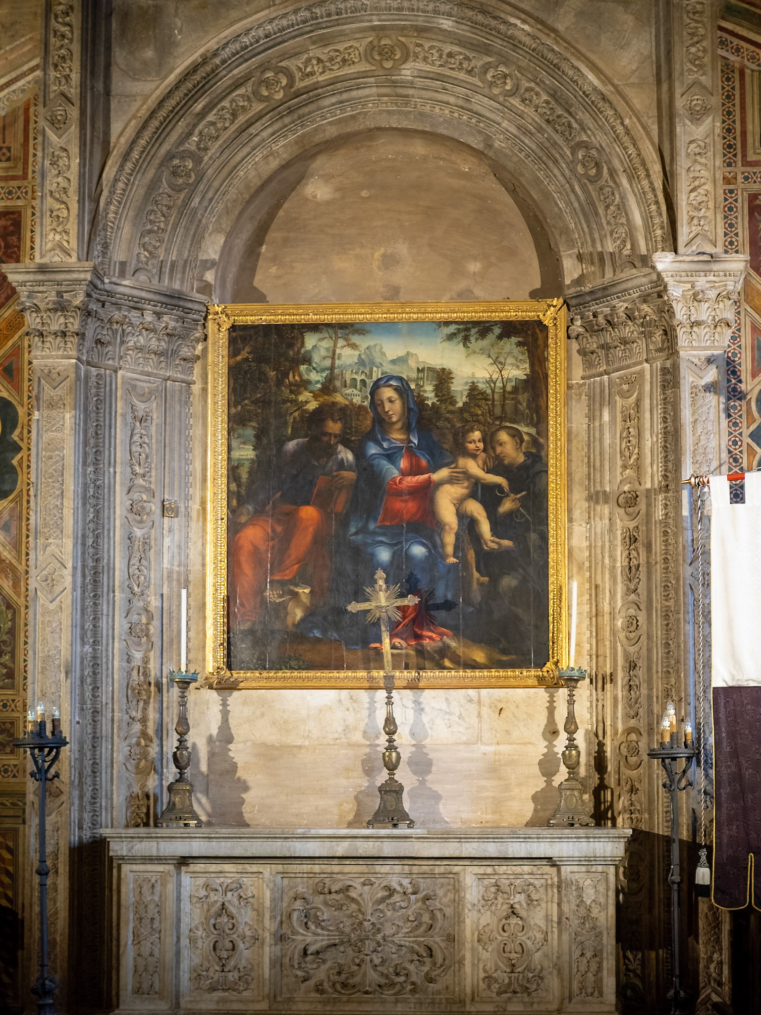 Capella dei Signori, La Sacra Famiglia con San Leonardo, by Sodoma, Palazzo Pubblico, Siena