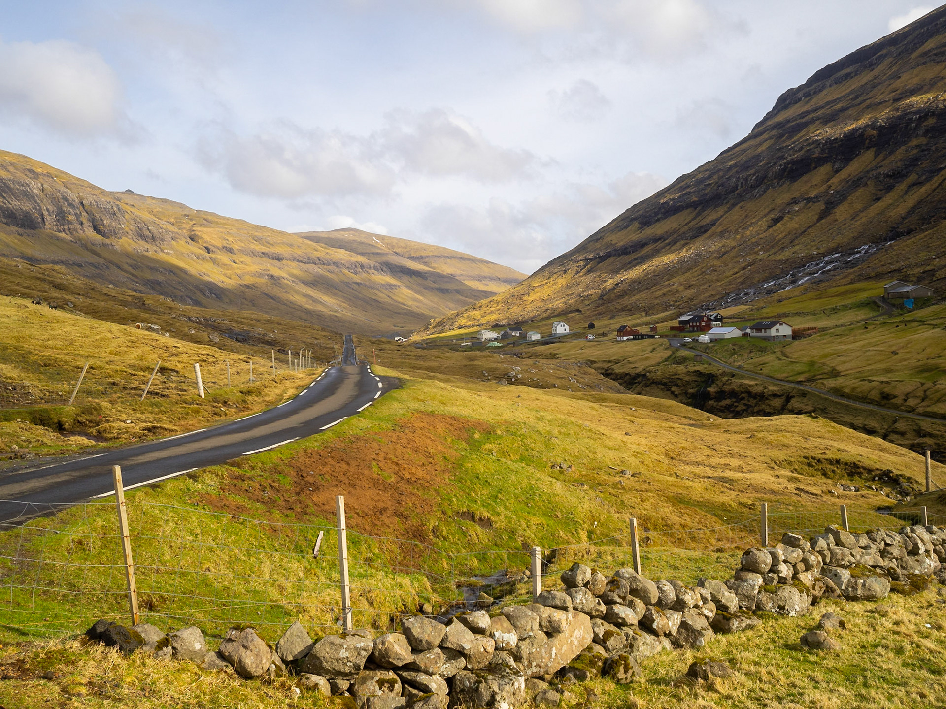 The road exiting Saksun