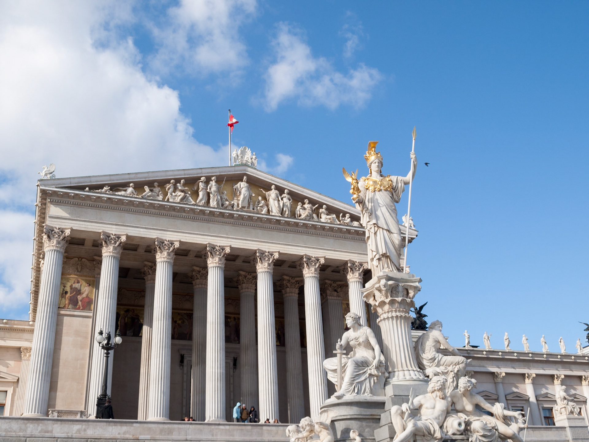 Athena statue in front of the Austrian Parliament building