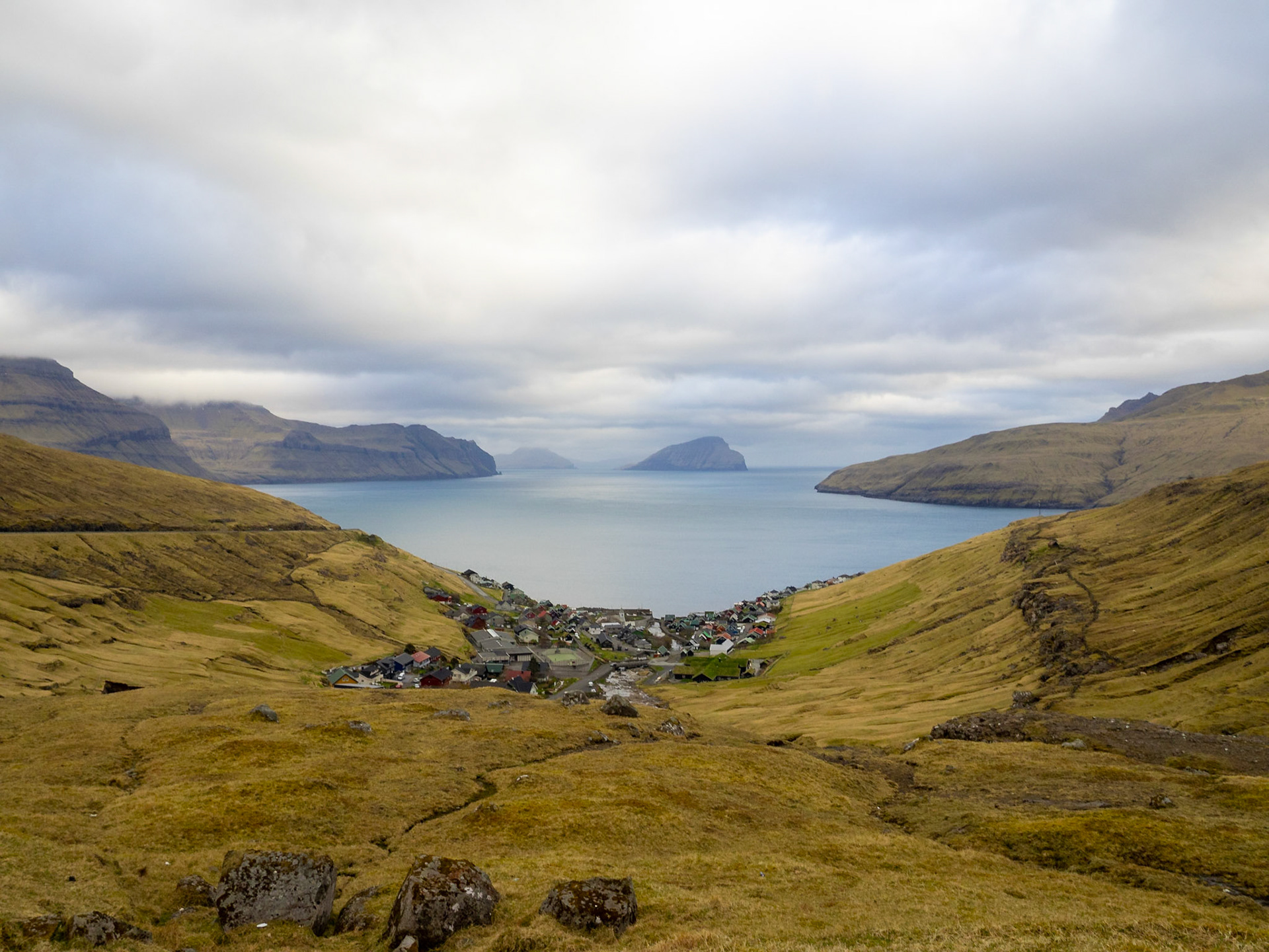 Kvivik by the Vestmannasund with Koltur on the horizon and Vágar on the left