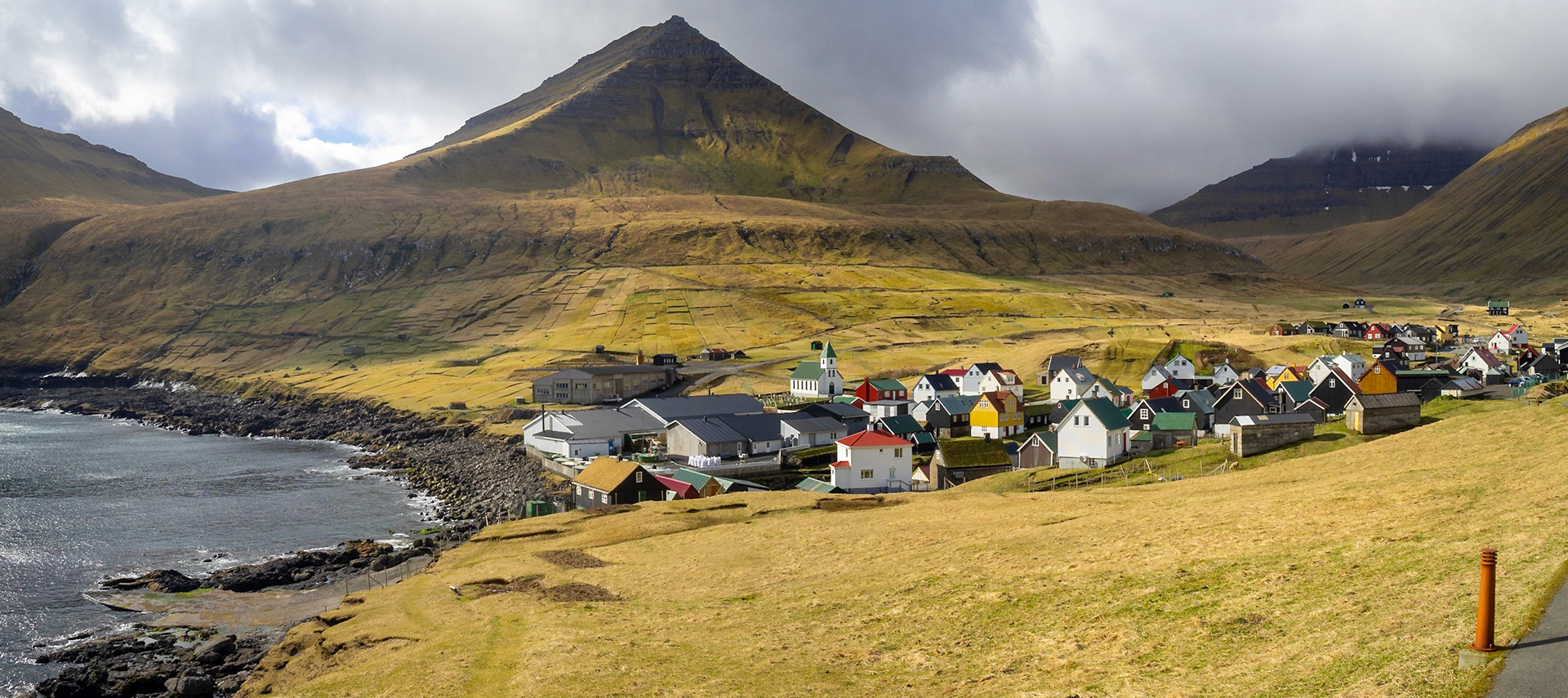 Middagsfjall over Gjógv village