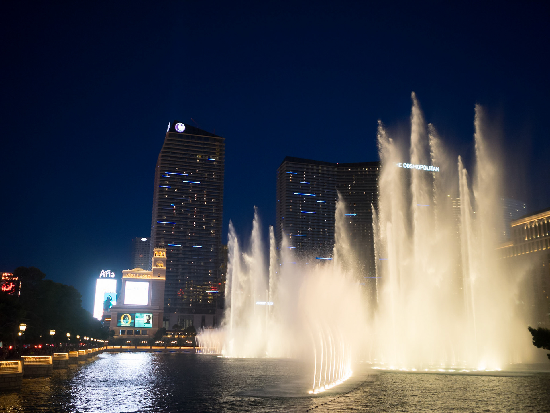 The fountain show at night by the Bellagio Hotel and Casino