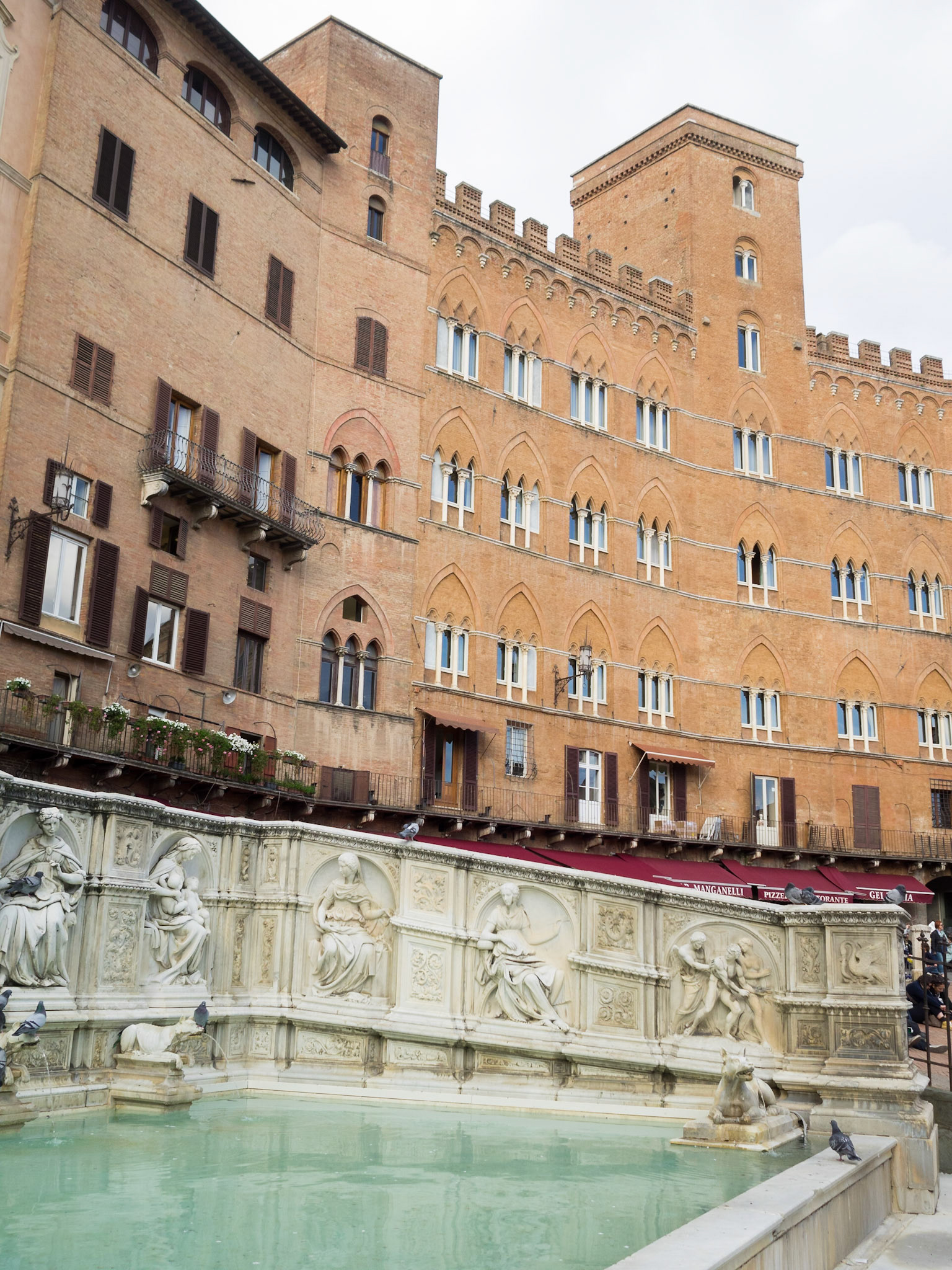 Fonte Gaia, Piazza del Campo, Siena