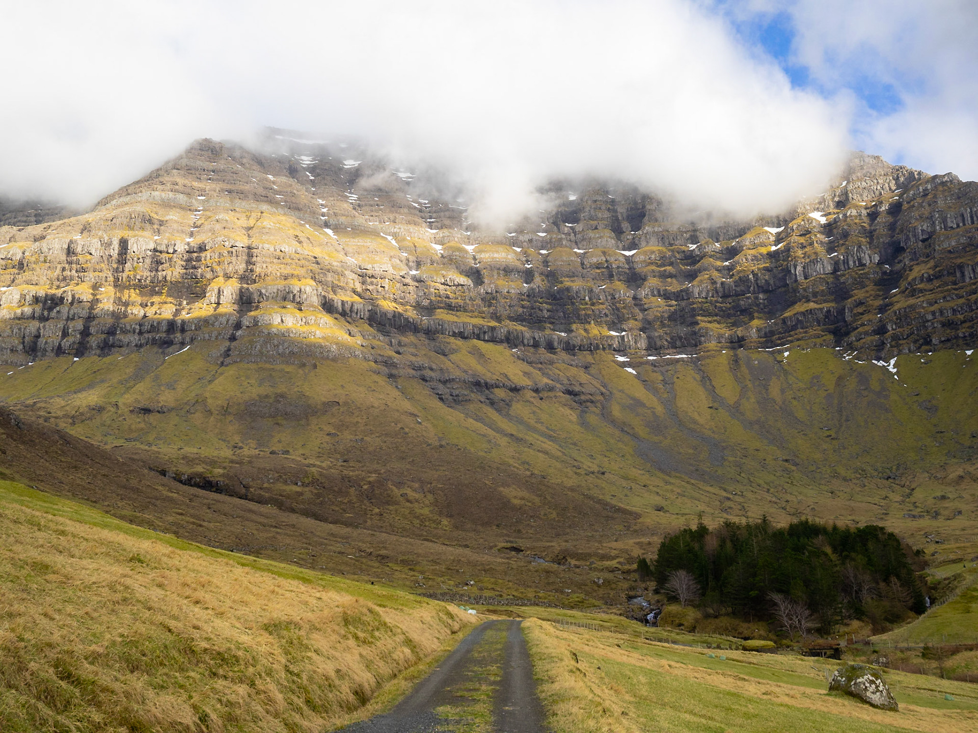 Kunoy park below Urðafjall mountain