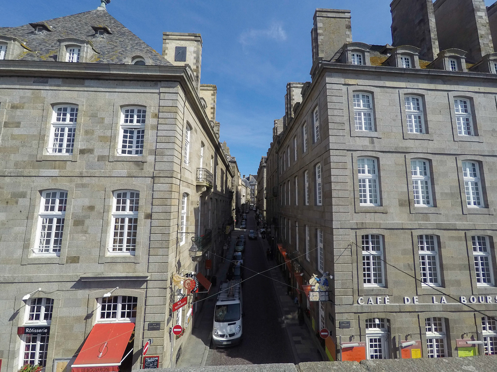 Fisheye picture of the Saint-Malo street between the city buildings