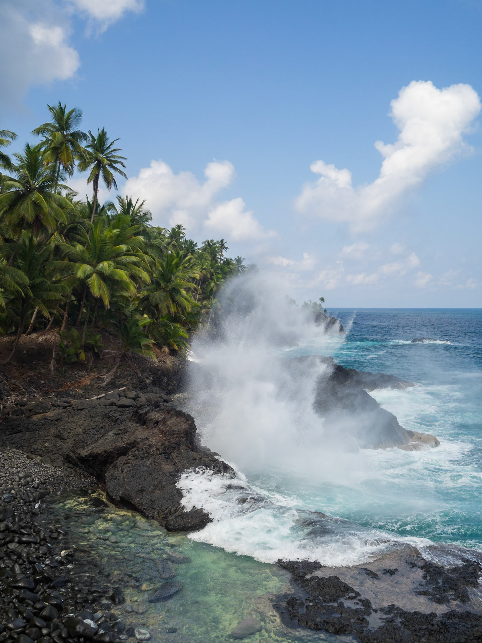 Waves crashing on the cliffs at Piscina Beach