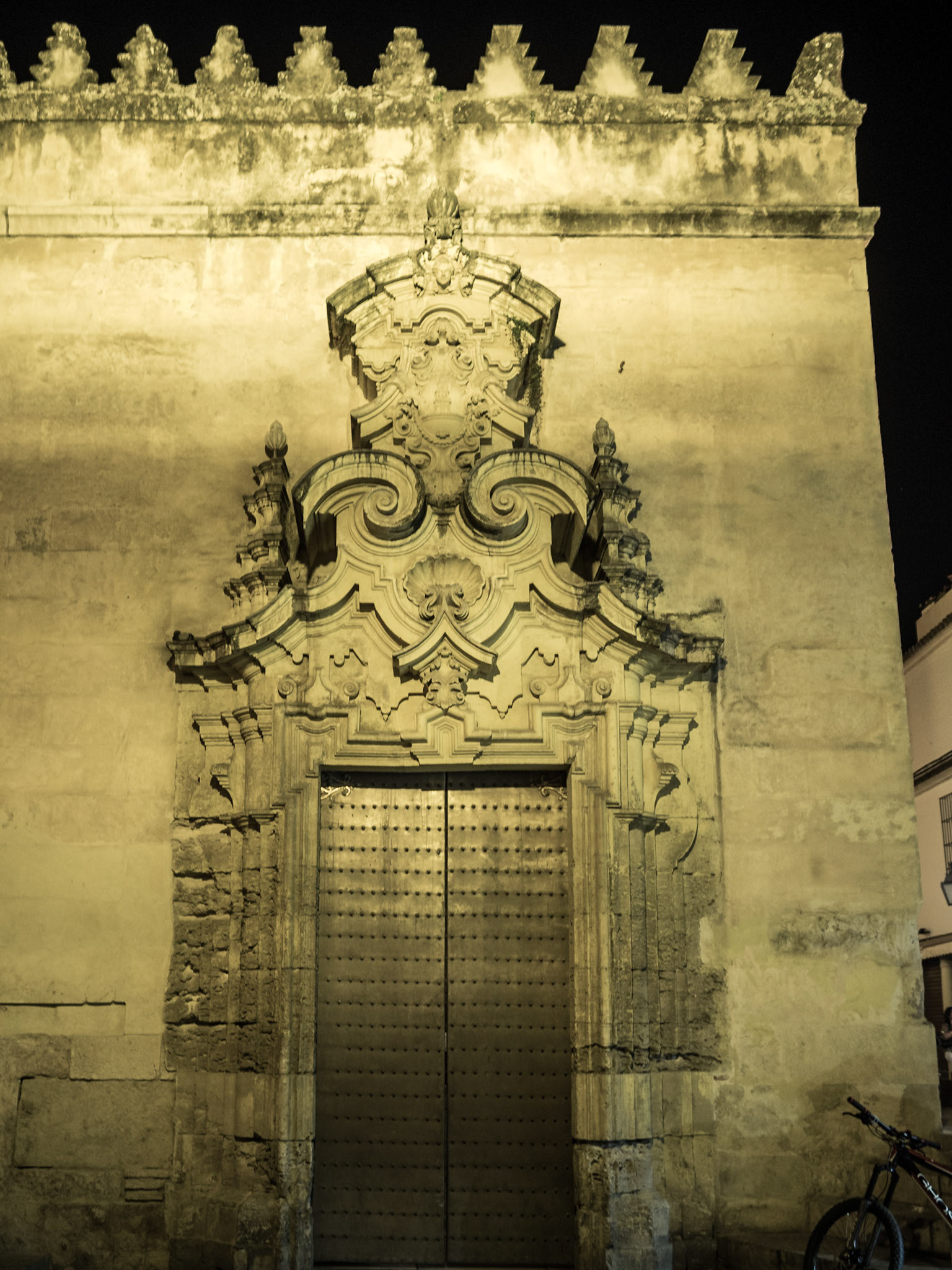 Puerta de Santa Catalina by night