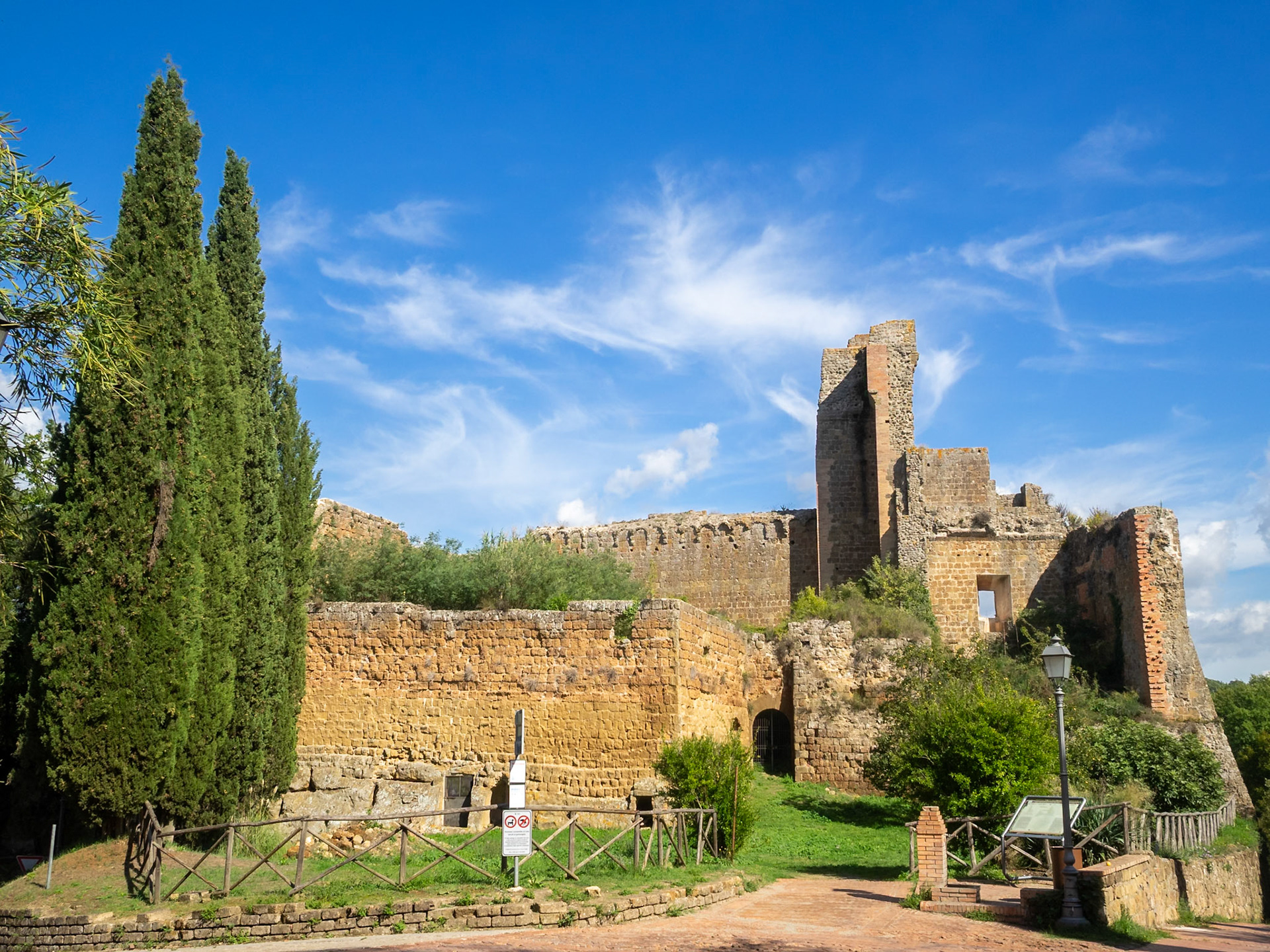 Rocca Aldobrandesca, Sovana