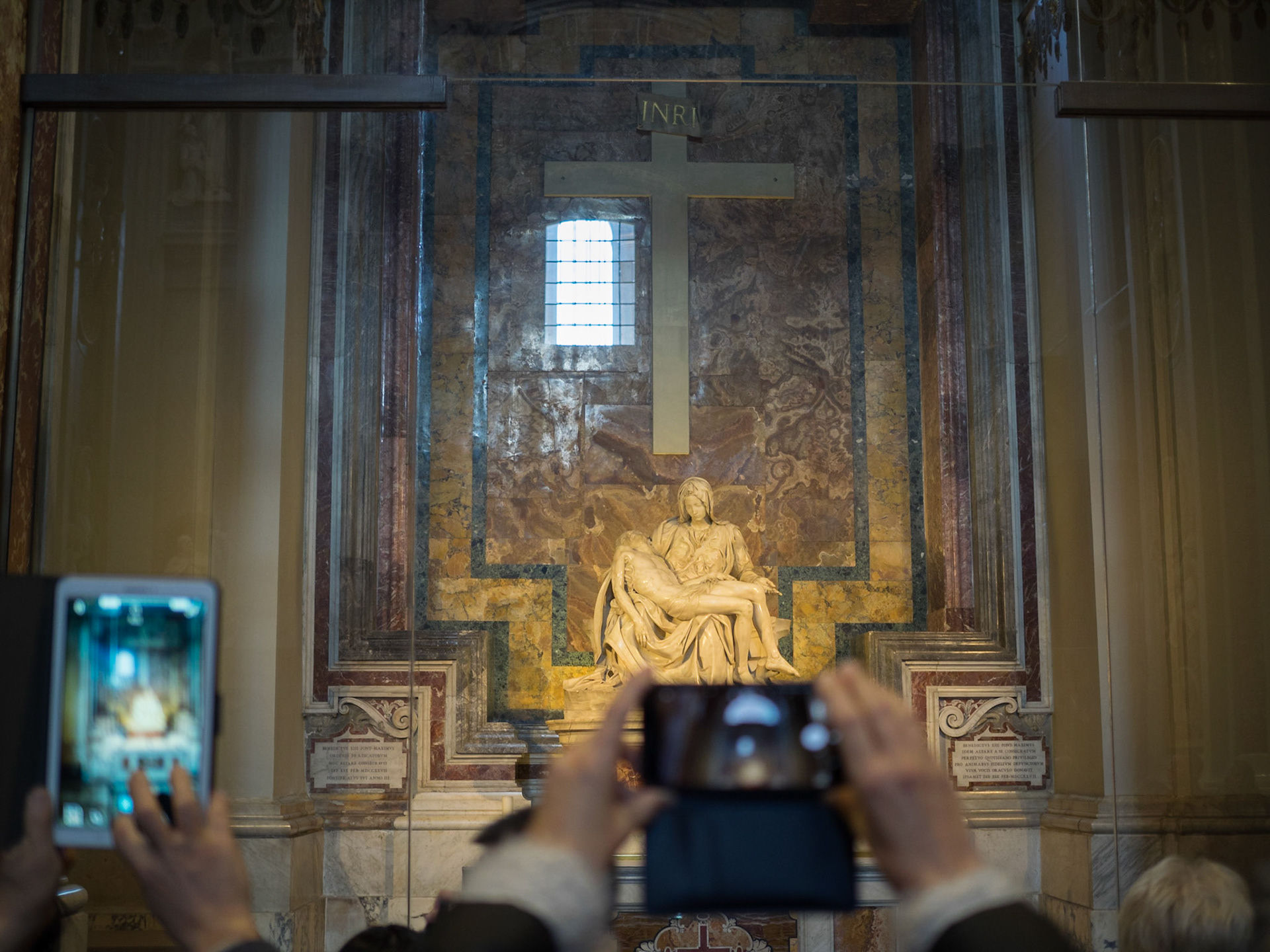 Tacking pictures of Michelangelo's Pieta