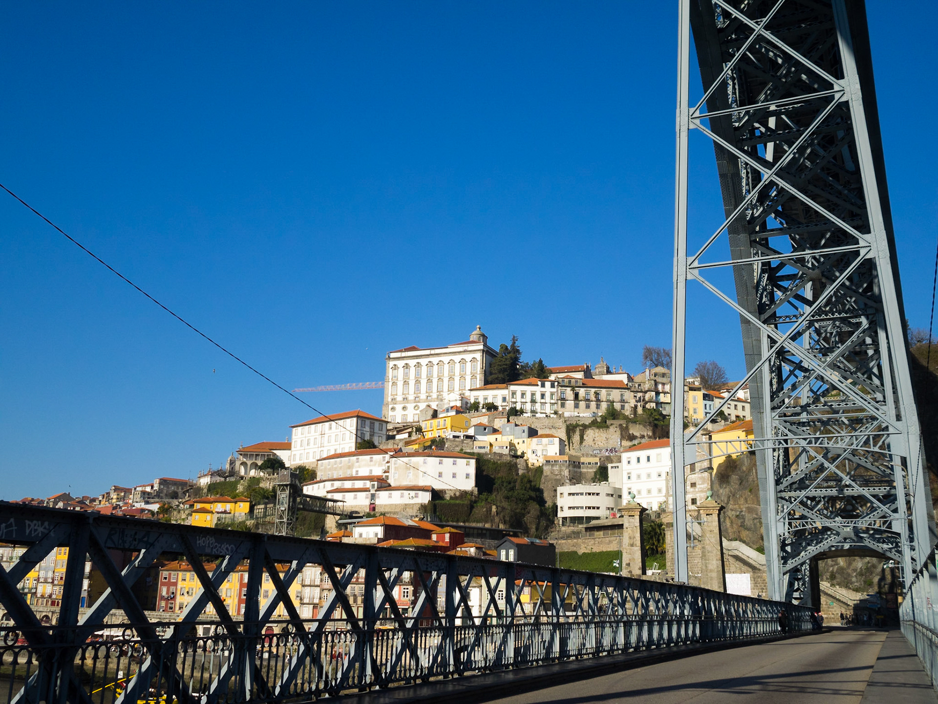 Crossing the low level of Dom Luis Bridge