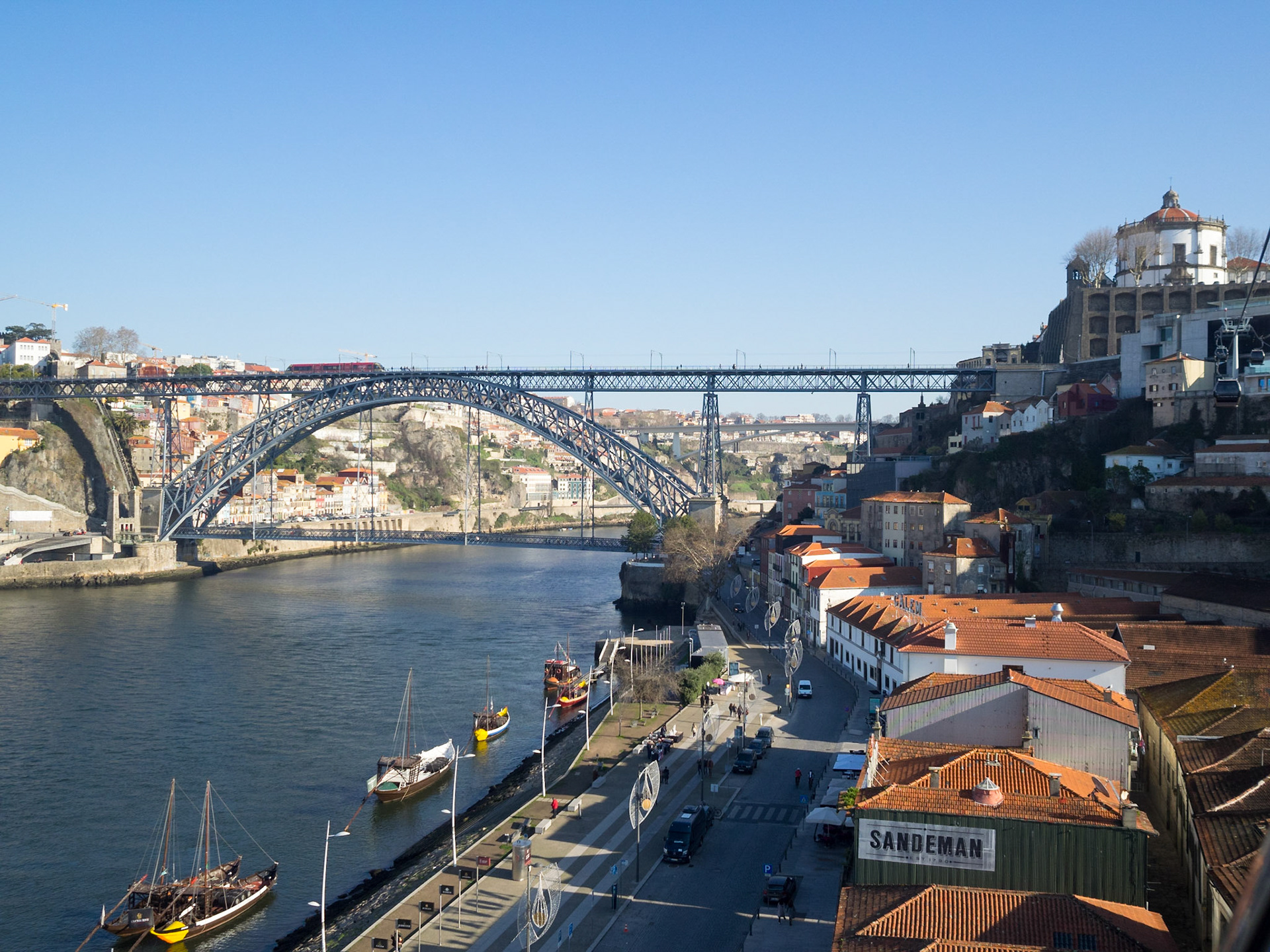 Dom Luis Bridge spawning between Vila Nova de Gaia and Oporto over Douro river