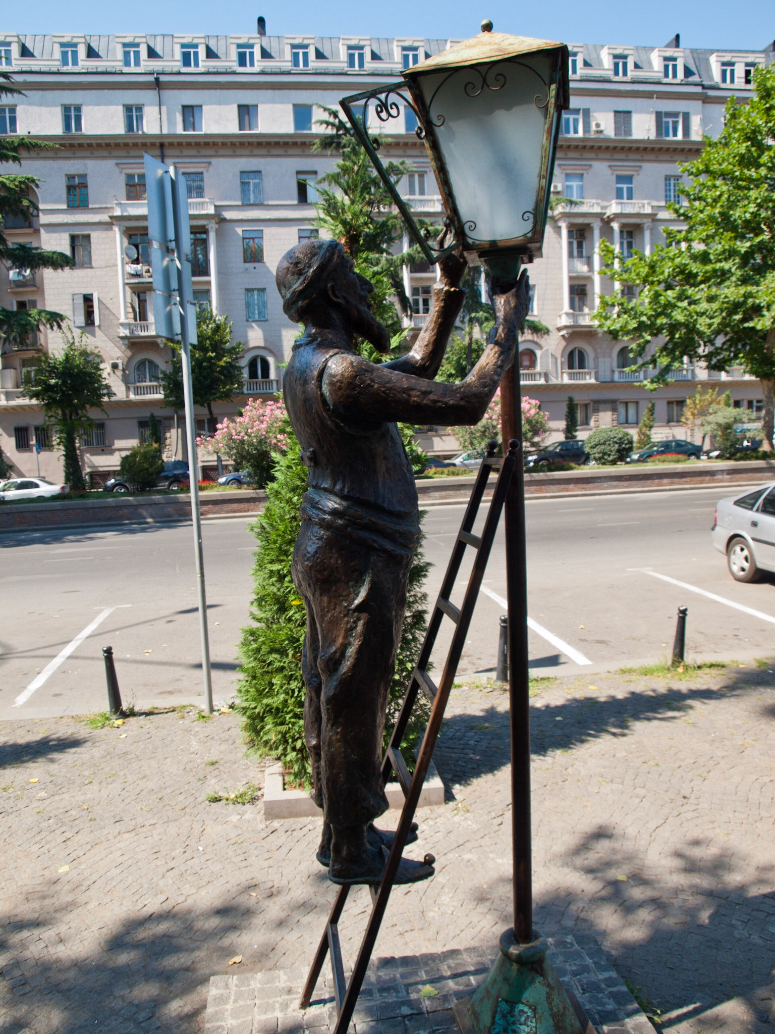 Statue of lantern changing worker in Tbilisi
