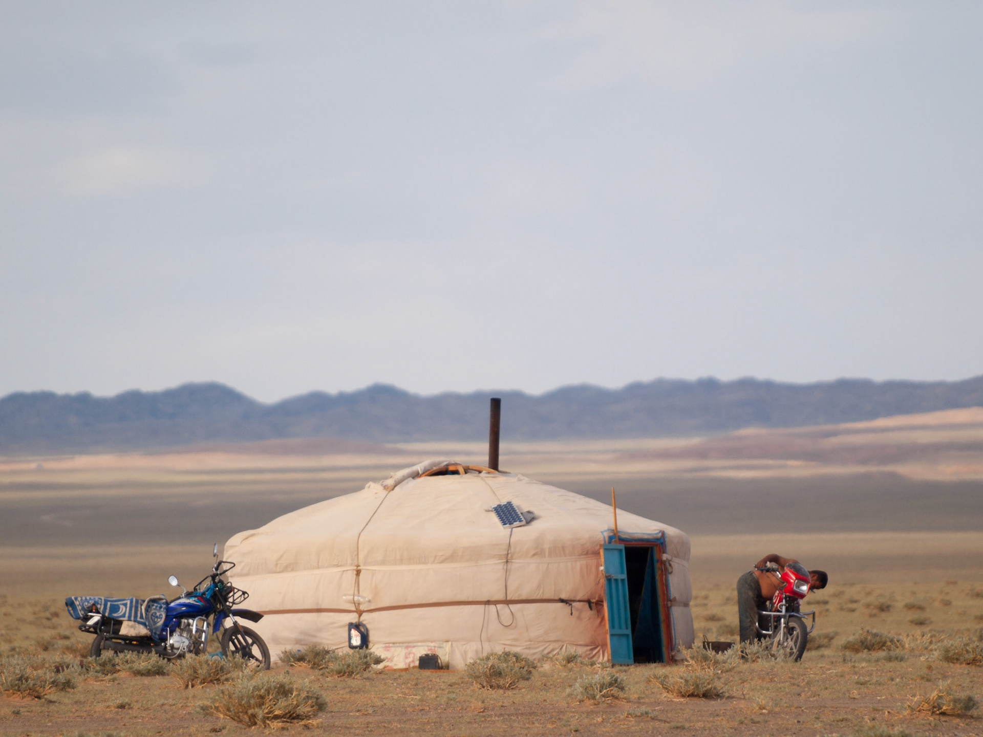 Get by Khongoryn Els sand dunes
