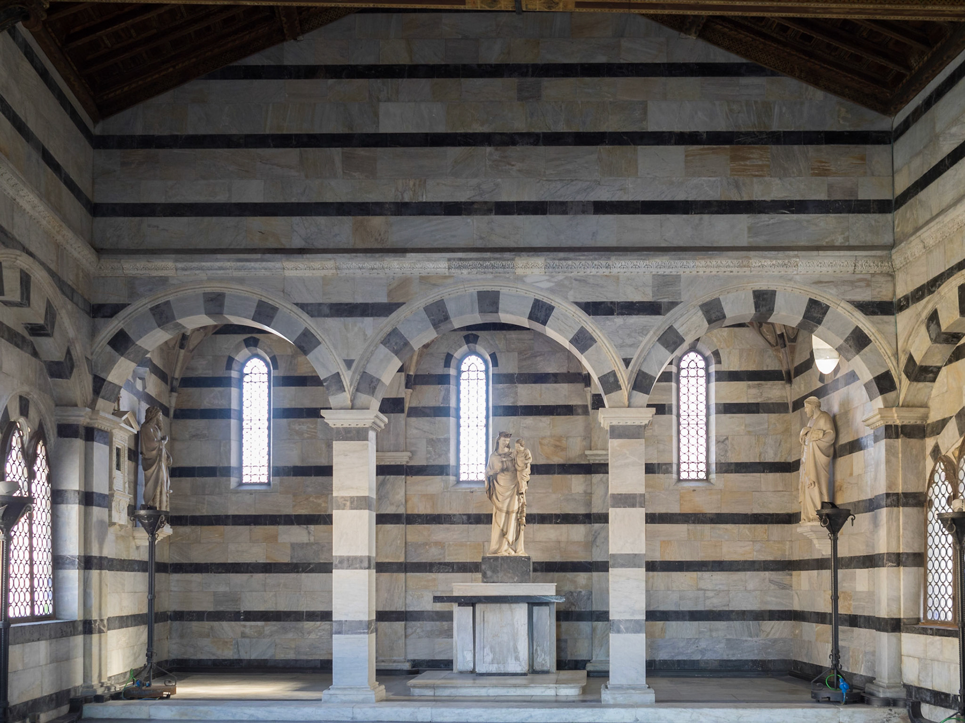 Santa Maria della Spina interior