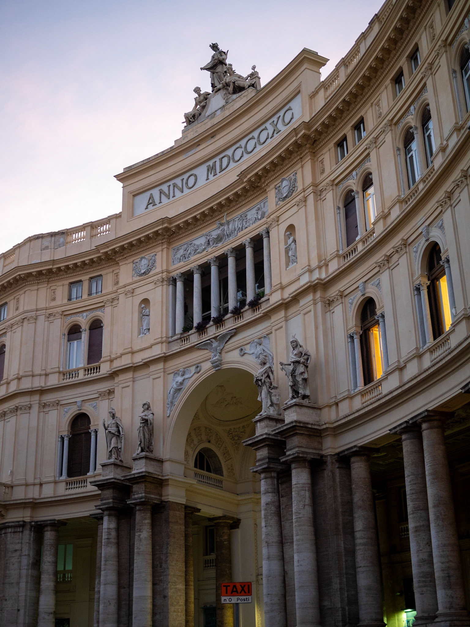 Galleria Umberto I, Stile Umbertino facade, Naples