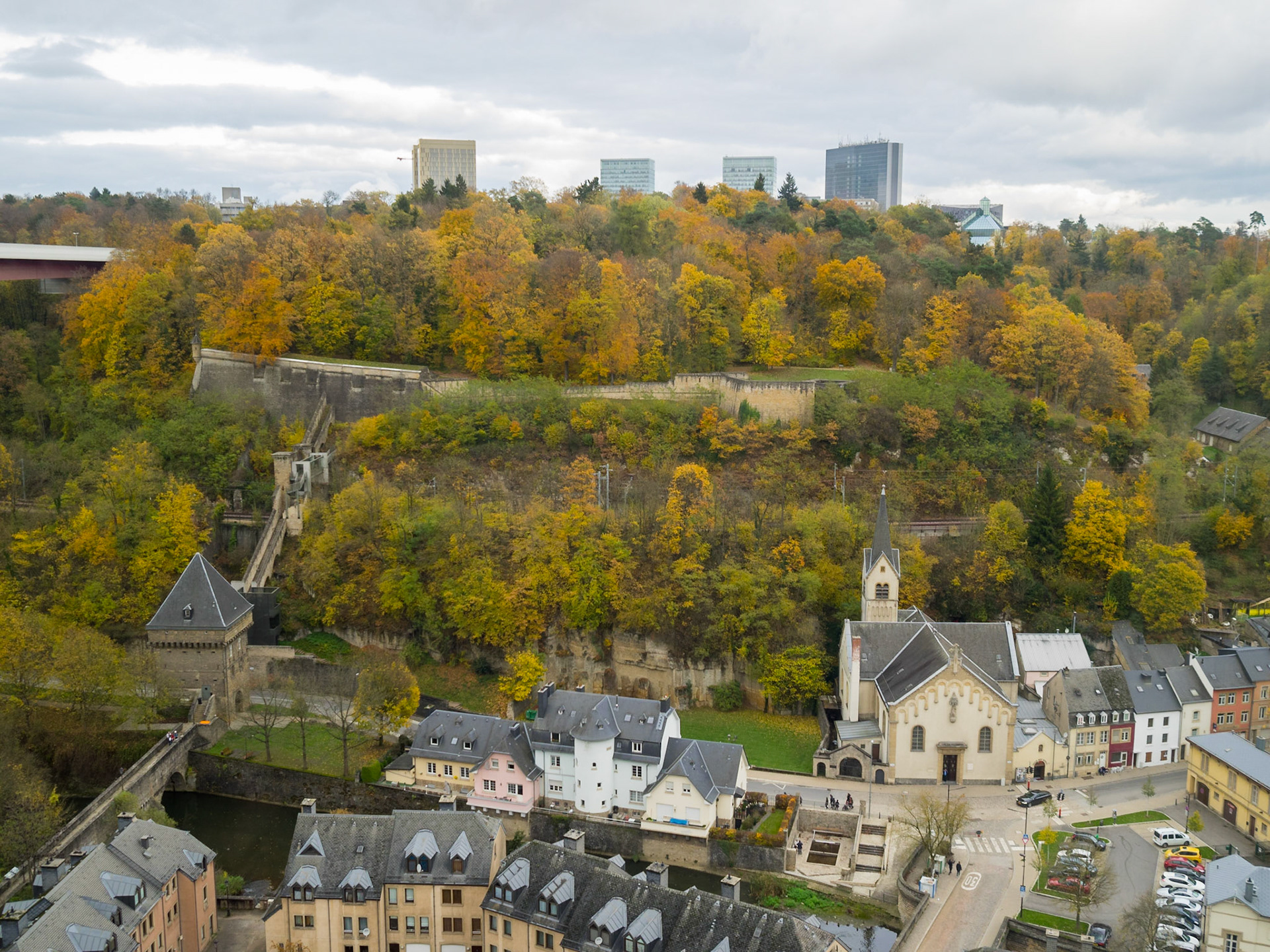 View over Pfaffenthal neighbourhood to Fort Niedergrunewald