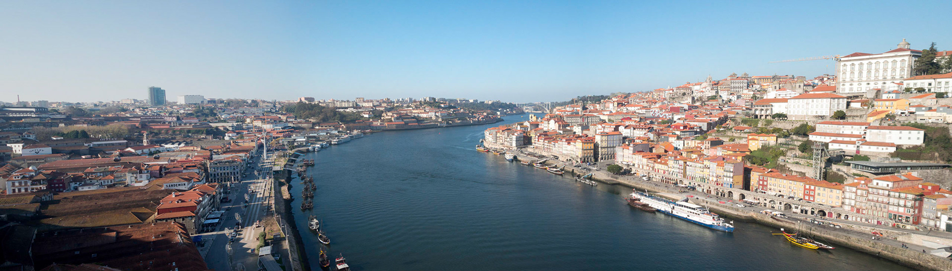 Panorama of Douro River between Oporto and Vila Nova de Gaia margins