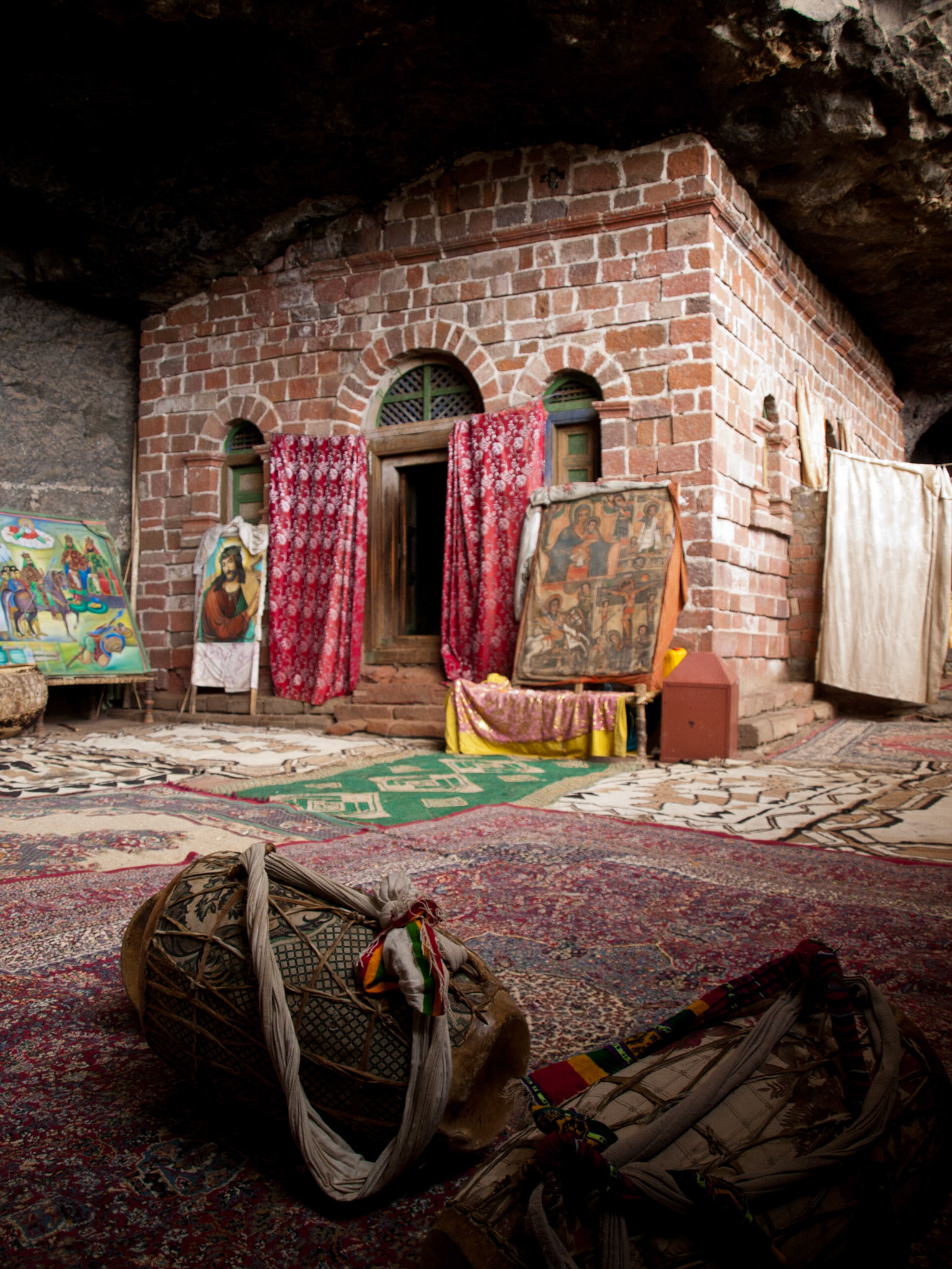 Na'Akutu La'Ab church in Lalibela - outside view