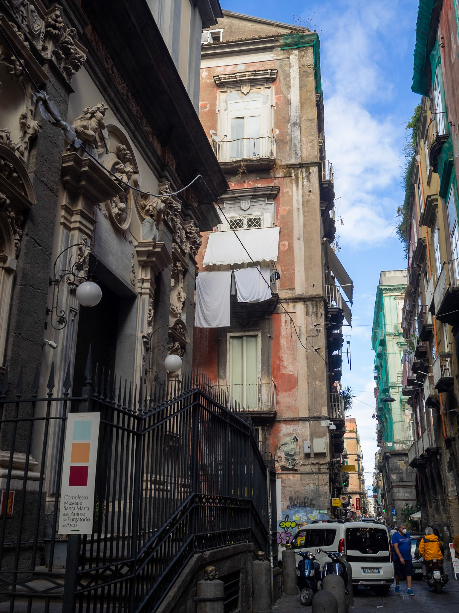 Napoli narrow streets