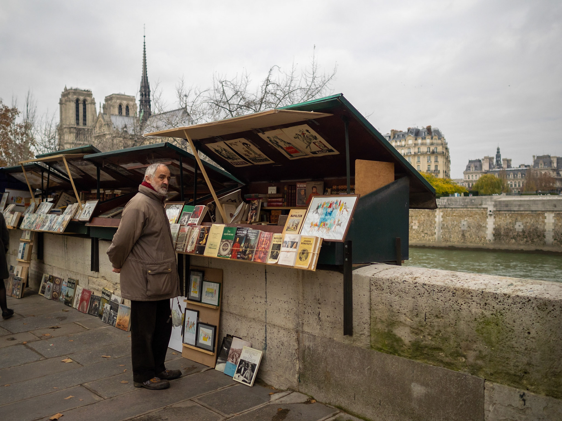 Bouquiniste on Seine river bank
