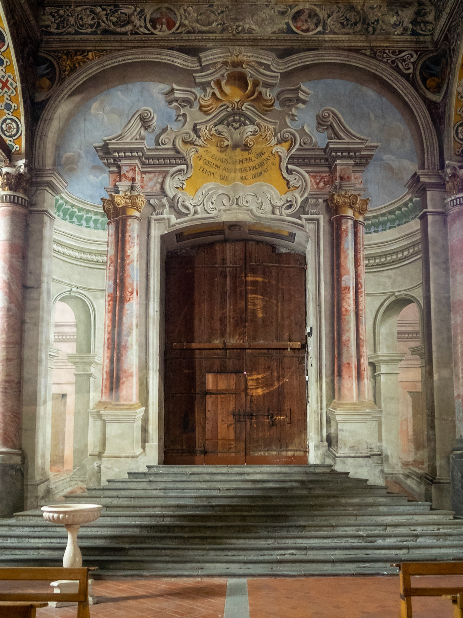 Trompe l'oile frescoed wall of the Chiesa di Santa Maria Assunta in Valvendra, Lovere
